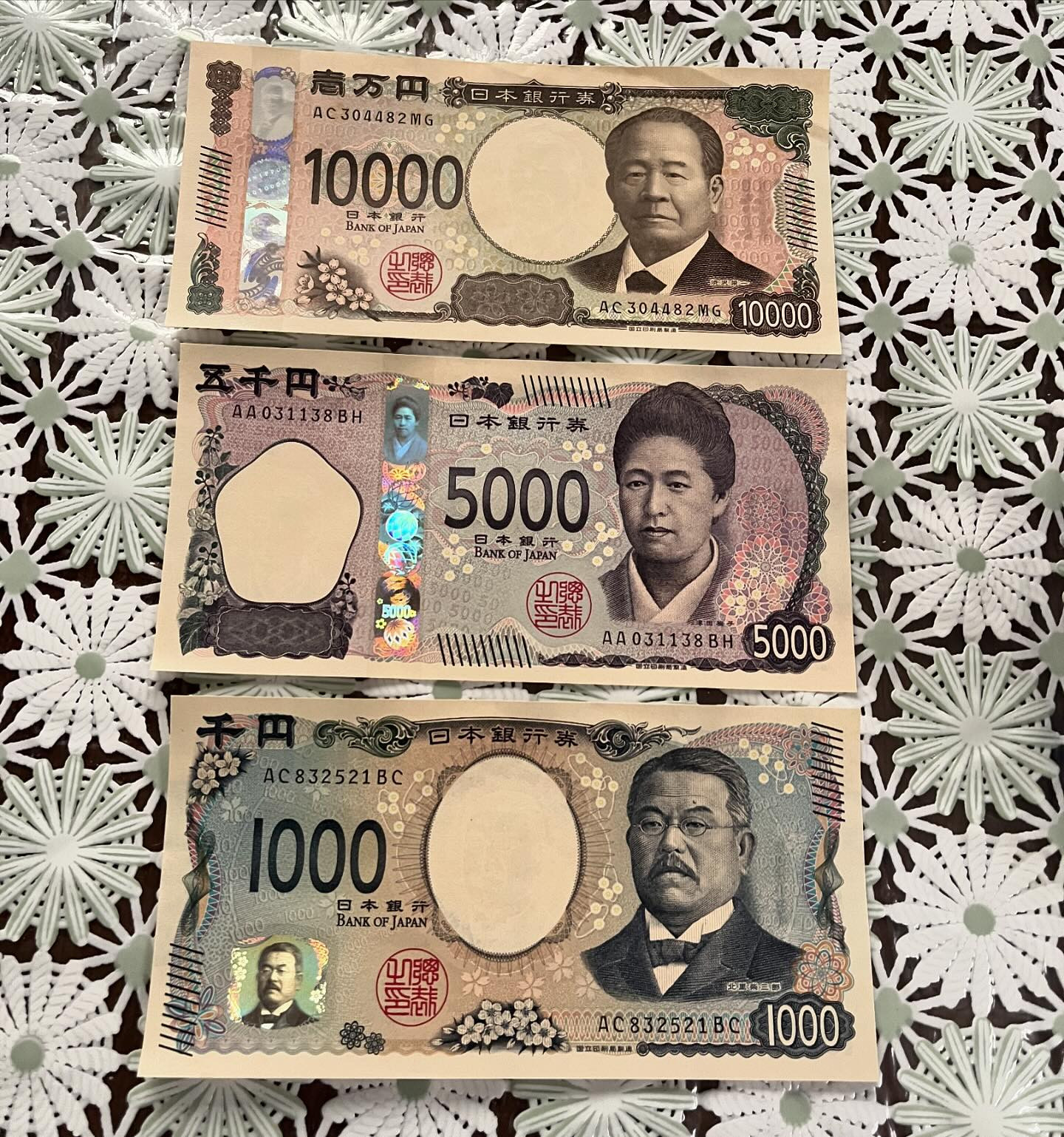 この前全部揃いました💴
見慣れないから変な感じですね😅これが当たり前になっていくんだろうけど。
何事も当たり前ではないので、感謝の気持ちを忘れずに日々を大切に生きていかないとなぁ〜。
今月もあっとゆう間に過ぎてしまいましたが、色々考えさせられる事が続きました😌

今週も始まりましたね☔️

@clubgalle2580 
#club我礼#すすきの