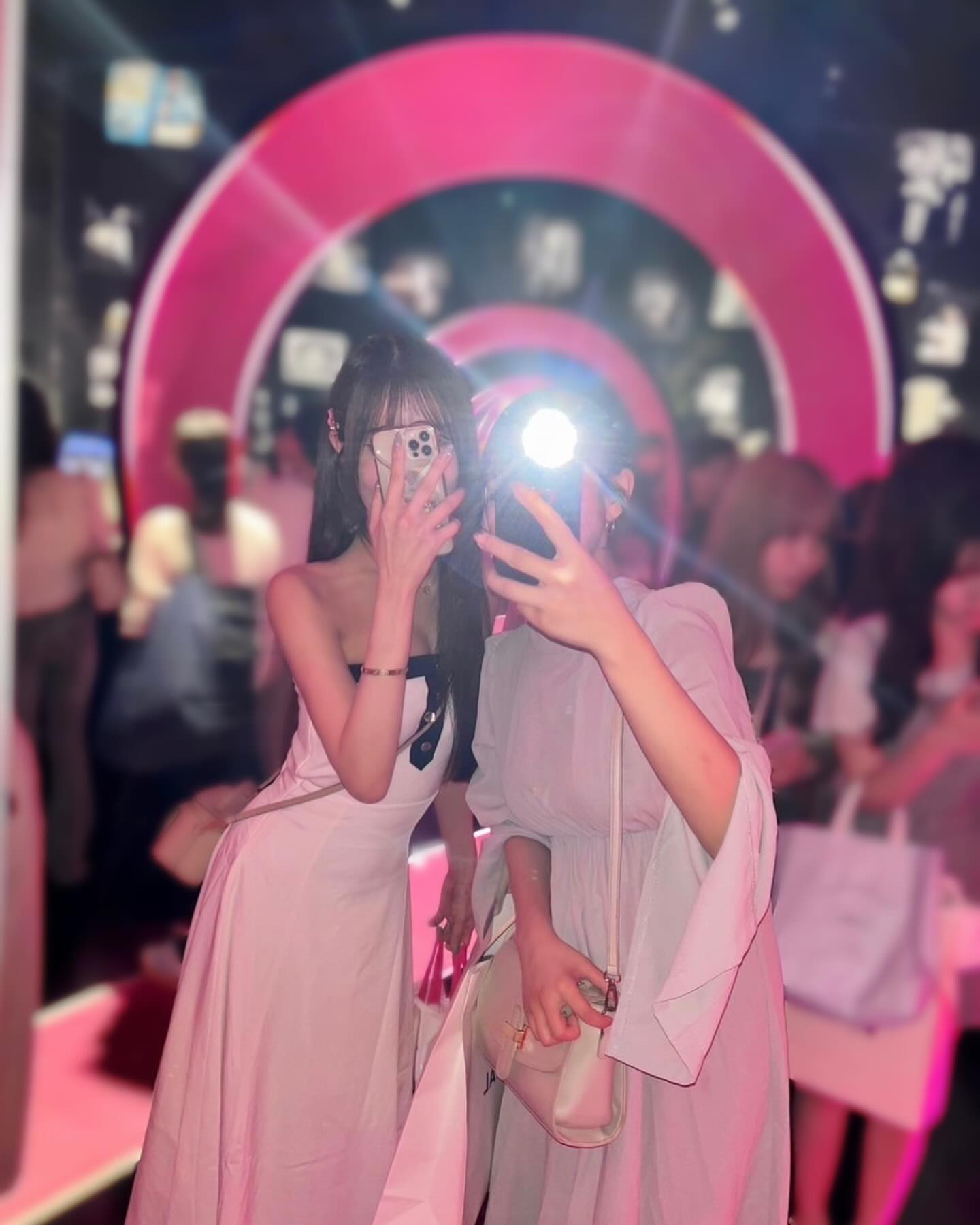 2枚目以降は更衣室でよく見る女たちです。

.
.
.

#酔っ払い #dior #脱ぎかけ #この後転ぶのは予想内 
#新宿 #歌舞伎町 #キャバ嬢 #キャバクラ #撮影 #ヘアアレンジ  #リュアーグ #指名  #六本木  #instagood #instalike #lfl #暗髪  #いいね返し #きゃばきゃば #ドレス #水商売 #自撮り女子 #selfie #フォロー返します  #酒好きな人と繋がりたい #かわいい  #シャンパン #キャバ #むちむち #ギャル