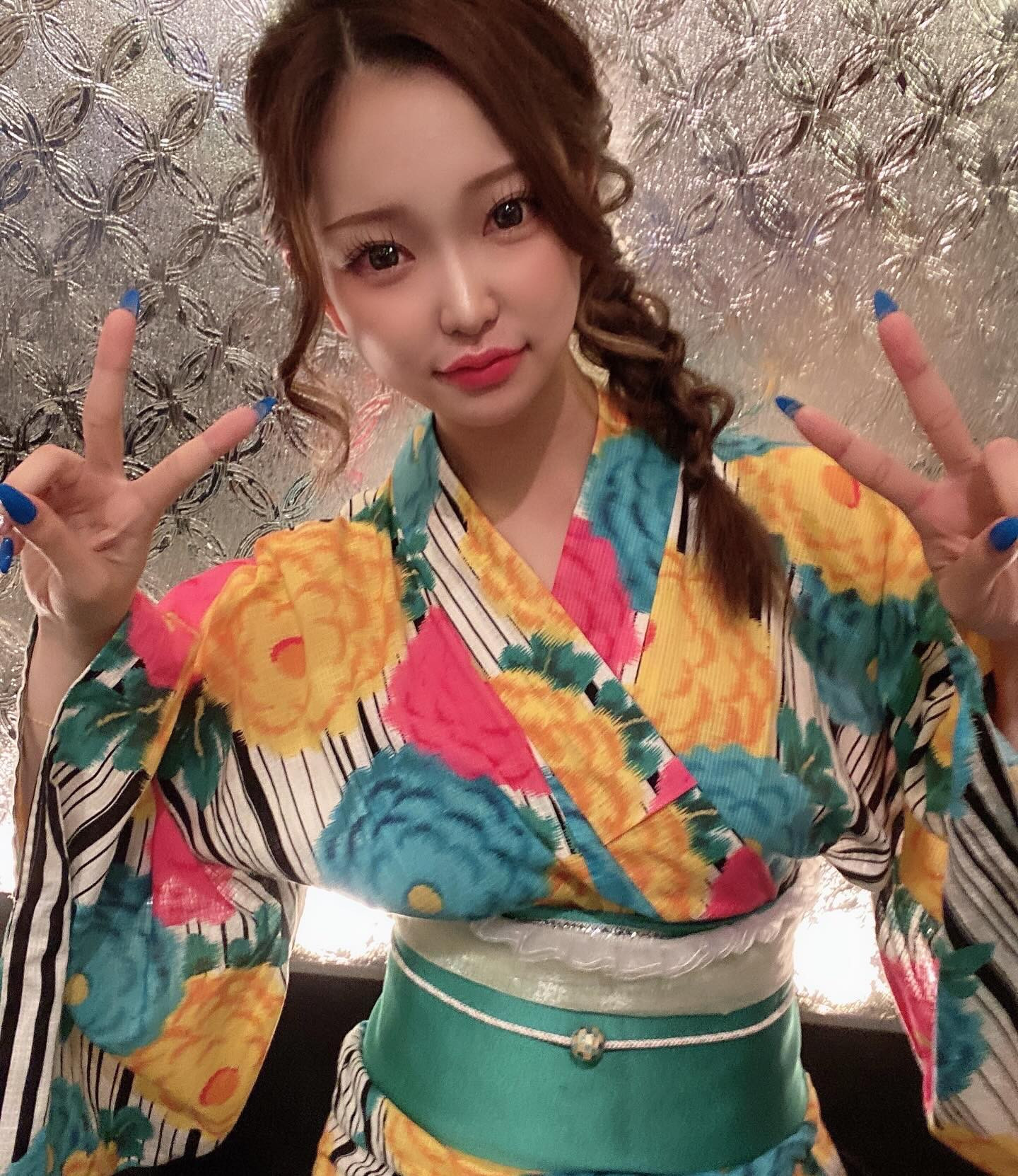 今年初浴衣👘 
今日も出勤してます〜‼️