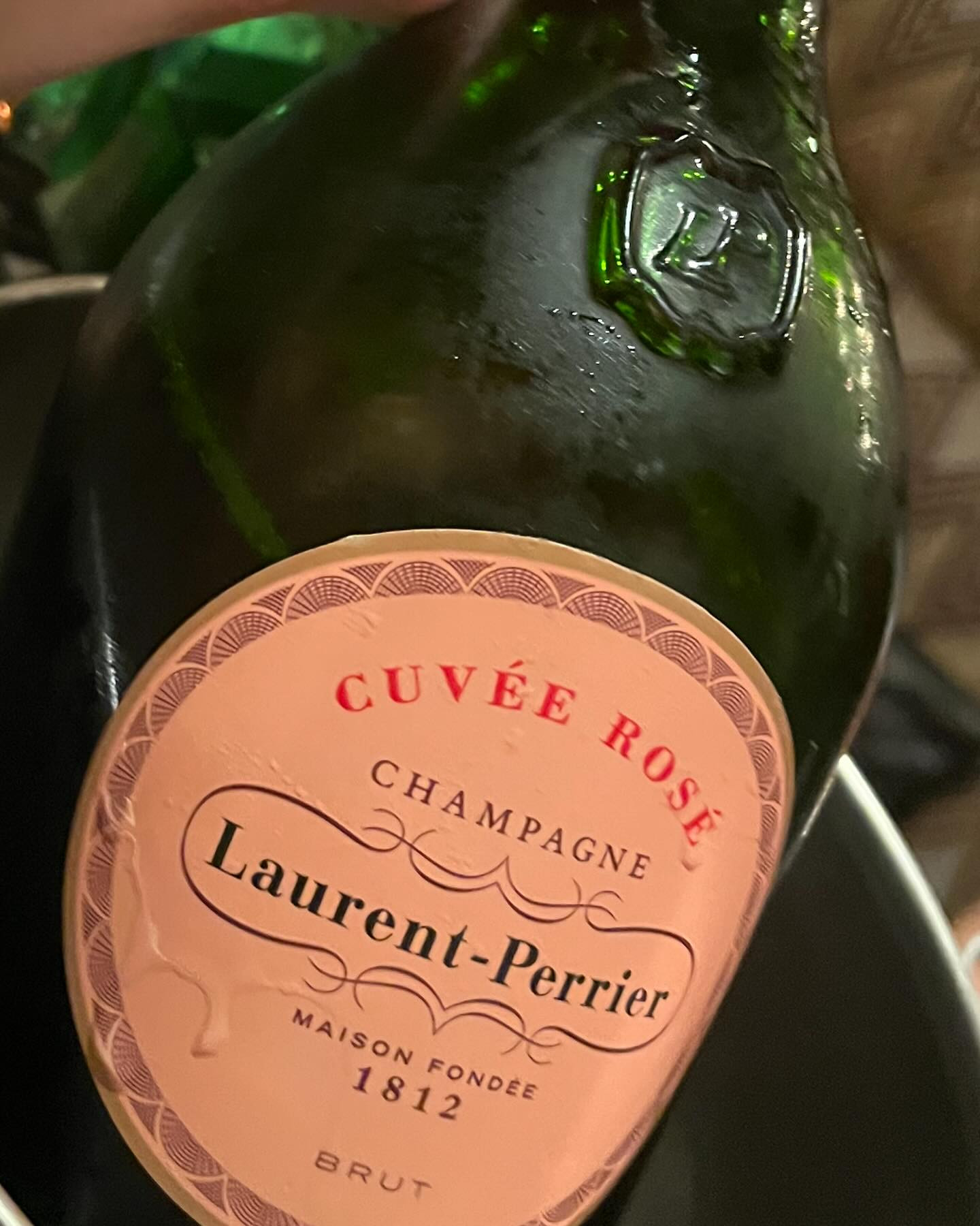 今日から8月ですね😊
すすきの祭り始まりますね💨

シャンパン🍾にまきママおすすめのワイン🍷美味しかったです✨✨

@clubgalle2580 
#club我礼#すすきの#すすきのまつり