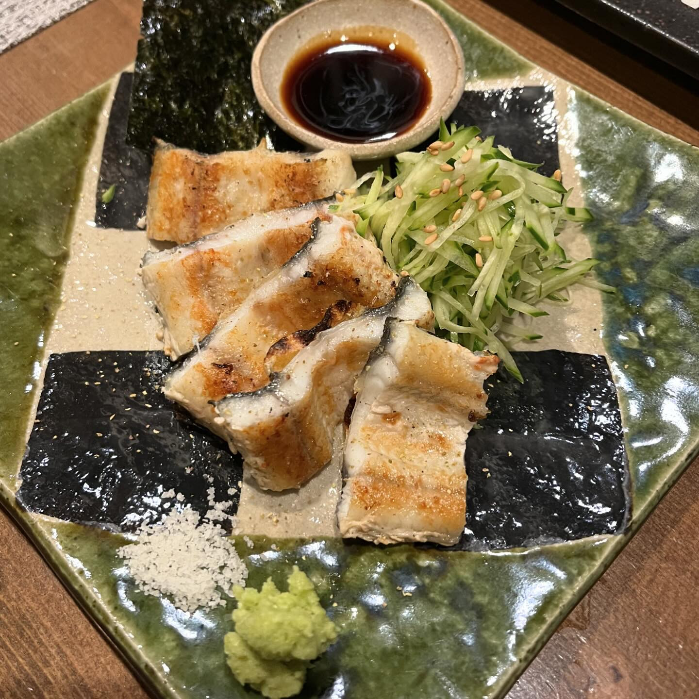 すすきの祭り最終日！！今日も暑そう☀️

昨日の着付けも暑くて💦💦汗ダラダラ😅
着付け終わる頃には、ビル自体が暑くて警報鳴ってました🚨
ずいぶん長く鳴ってて、お店の人も本当に家事じゃないよねって確認行ってました💨
ビルの外に出ても、屋台がたくさんだから外もモワッと蒸してる感じでまたまた汗だくで出勤でした🥵
お店着いてすぐ席に着いて、喉乾いてる状態のビールとても美味しかったぁ〜🍺

今日も頑張りましょ〜😉

@clubgalle2580 
#club我礼#すすきの