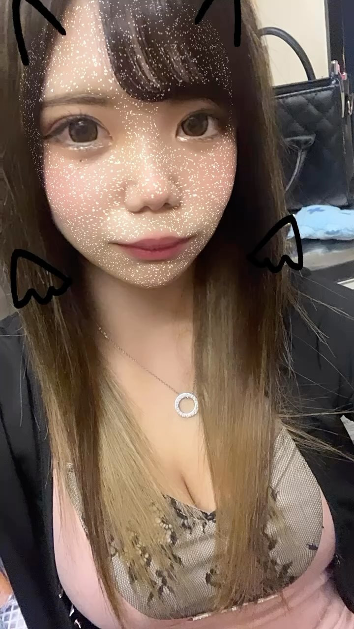 雷の音で起こされた🙄⚡️
天気悪そうですが今週ラスト出勤してます🫶🏻