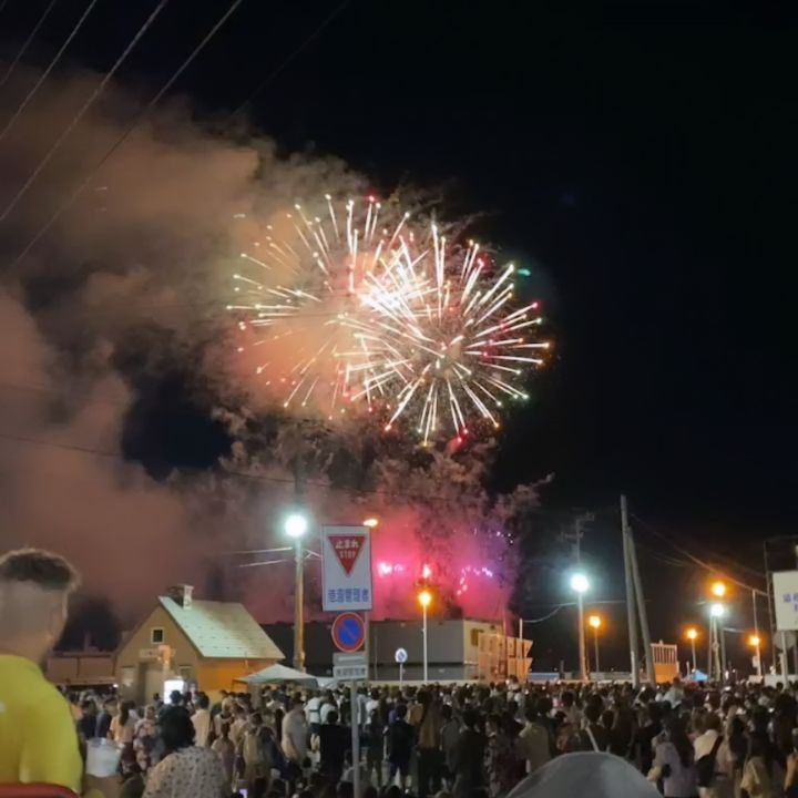 .
豊平川花火大会、カルネでもイベントでした✨

神宮祭のとき次は写真撮りましょーって言ってくれてたまほ @amami.maho_susukino さん♥️
まなみがお見送り終わって更衣室戻るまで待っててくれたの嬉しかったな🦄

実は蝶々の髪飾りがまほさんとおそろい👏

去年の周年につけてからずっとつけてなかったんだけど、まほさん持ってるのストーリーで知って今回のイベントでおそろいでつけることに🙆🙆

浴衣は今年新調した薄紫色の浴衣♥️

黒とグレーのリバーシブルの半幅帯を合わせる浴衣がなくて、着物やさん
