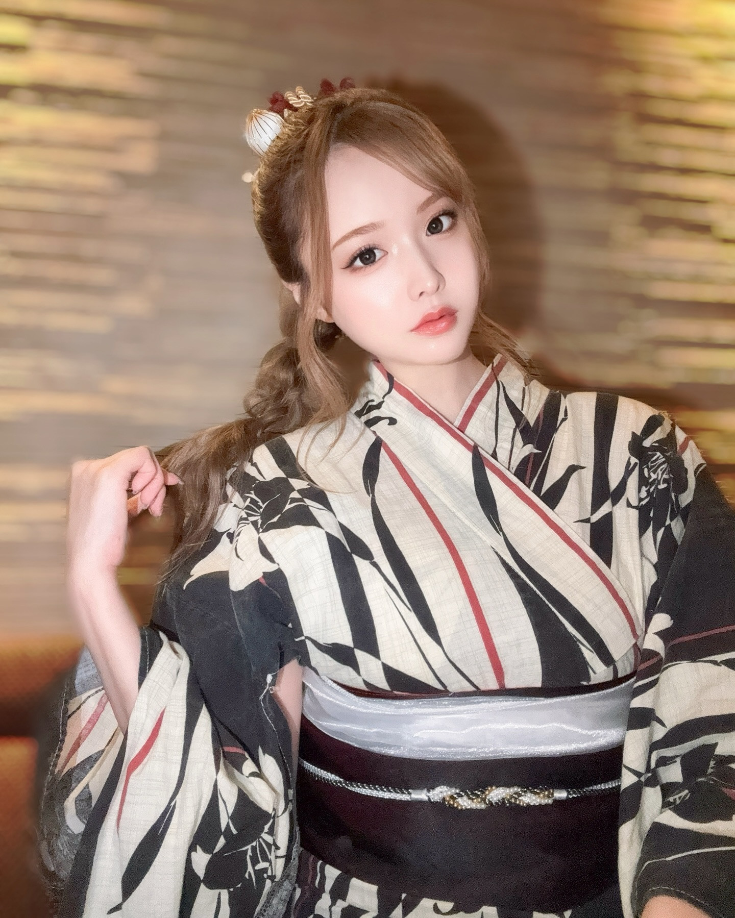 みゆちゃんの浴衣借りた🪭

雨に降られて少し崩れちゃってるけど
髪と浴衣は @fmake.sapporo さんに
可愛くしてもらったよ🎗️

┈┈┈┈┈┈┈┈┈┈┈┈┈┈┈┈┈┈┈┈┈┈┈
かのん🐼🍼 @pandanobabychan 
⁡
札幌市中央区南5西3オークラビル2F
@rymansbar_susukino で会えます🎟
⁡
出勤確認はDMか当店に
お電話お願いします📨 011-533-1414
┈┈┈┈┈┈┈┈┈┈┈┈┈┈┈┈┈┈┈┈┈┈┈
⁡
#浴衣女子 #浴衣ヘア #着物ヘア #浴衣ヘアア