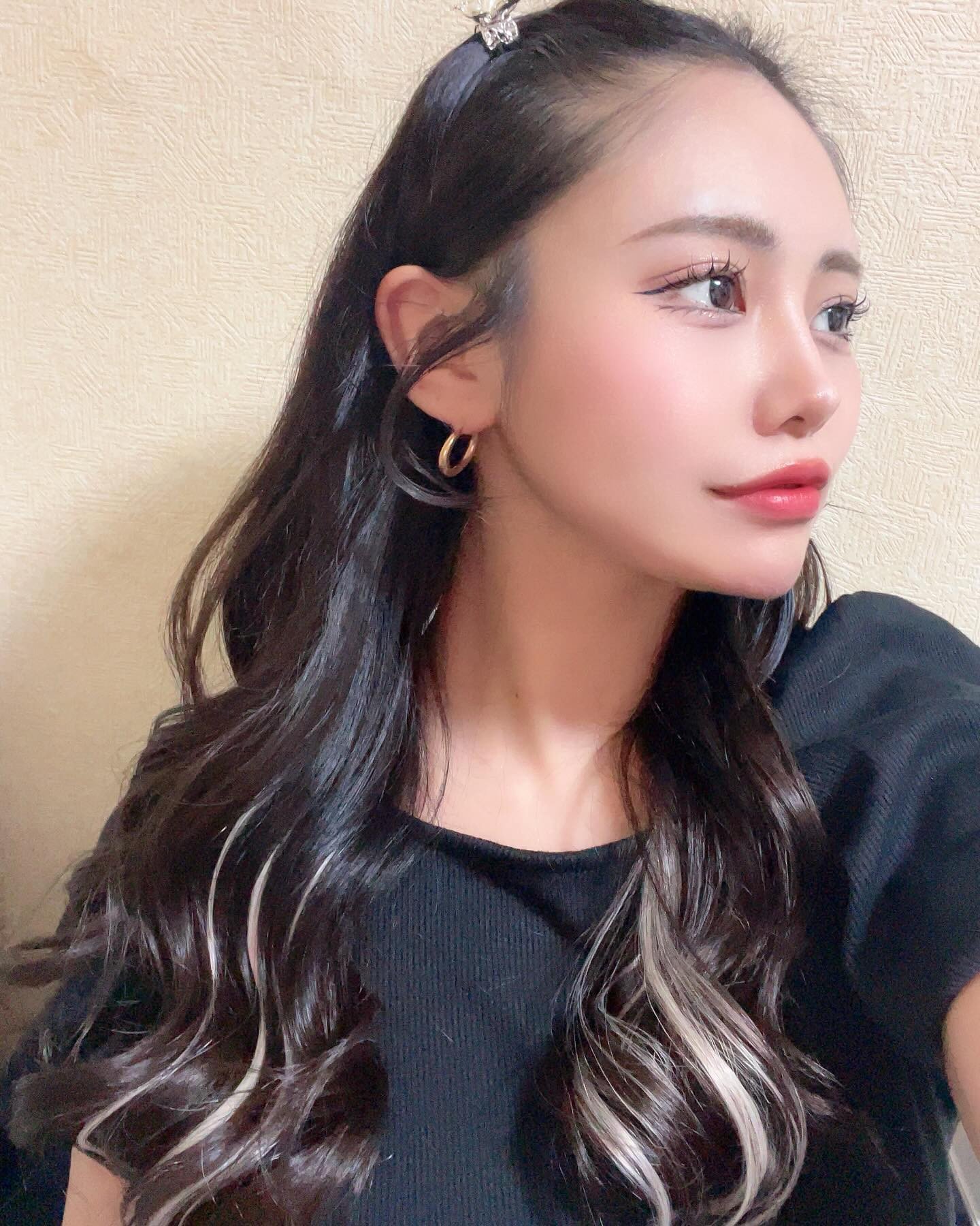 エクつけたので最近この髪型ハマってる
(休みの日限定)

.
.
.

#エクステ #インナーカラー #lunon 
#新宿 #歌舞伎町 #キャバ嬢 #キャバクラ #撮影 #ヘアアレンジ  #リュアーグ #指名  #六本木  #instagood #instalike #lfl #暗髪  #いいね返し #きゃばきゃば #ドレス #水商売 #自撮り女子 #selfie #フォロー返します  #酒好きな人と繋がりたい #かわいい  #シャンパン #キャバ #むちむち #ギャル