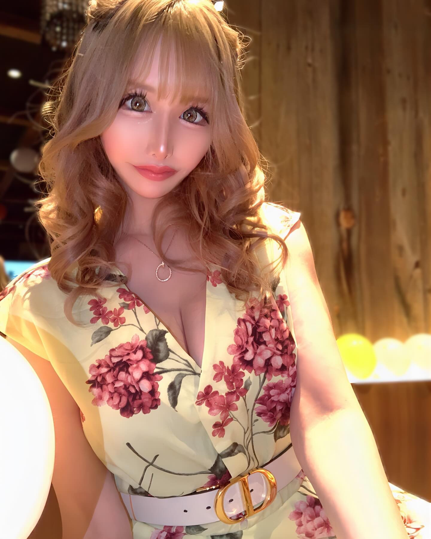 沖縄イベント1日目🌻黄色のバカンスワンピース着た〜

.
.
.
.
.
#キャバ嬢 #加工 #ドレス #夏 #マッサージ #水色 #ミディアムロング