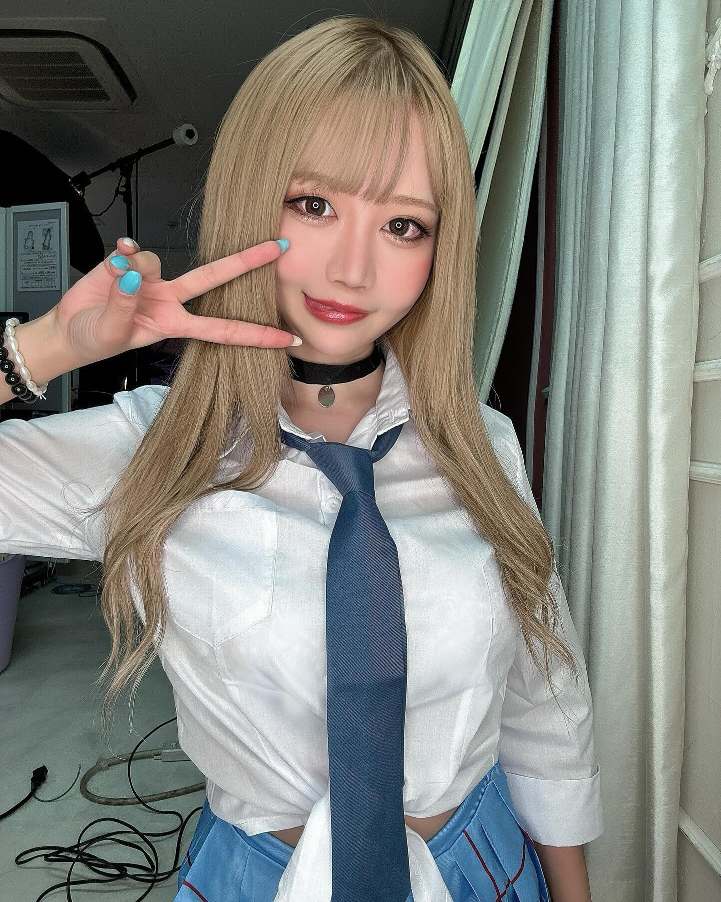 イベントポスターの撮影で着せ恋のまりんちゃん🎎🌟
当日はちゃんと毛先ピンクにするです🎀

 #オレンジテラス  #オレンジテラス歌舞伎町  #歌舞伎町  #キャバクラ  #キャバ嬢  #歌舞伎町キャバ嬢  #その着せ替え人形は恋をする  #着せ恋 #喜多川海夢  #コスプレ