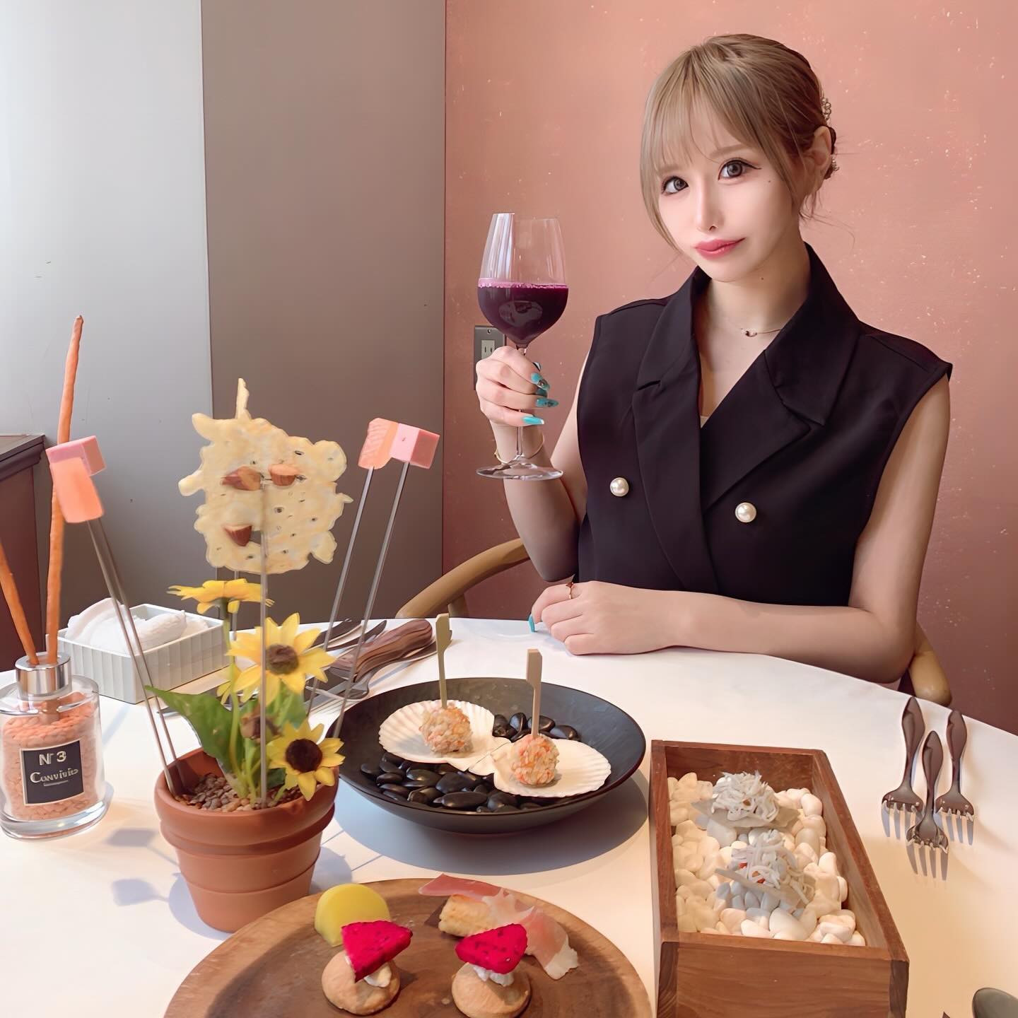 ストレスフリーな毎日に感謝🌟

.
.
.
.
.
#キャバ嬢 #加工 #ドレス #夏 #マッサージ #水色 #ミディアムロング　#水色向上委員会　#イタリアン