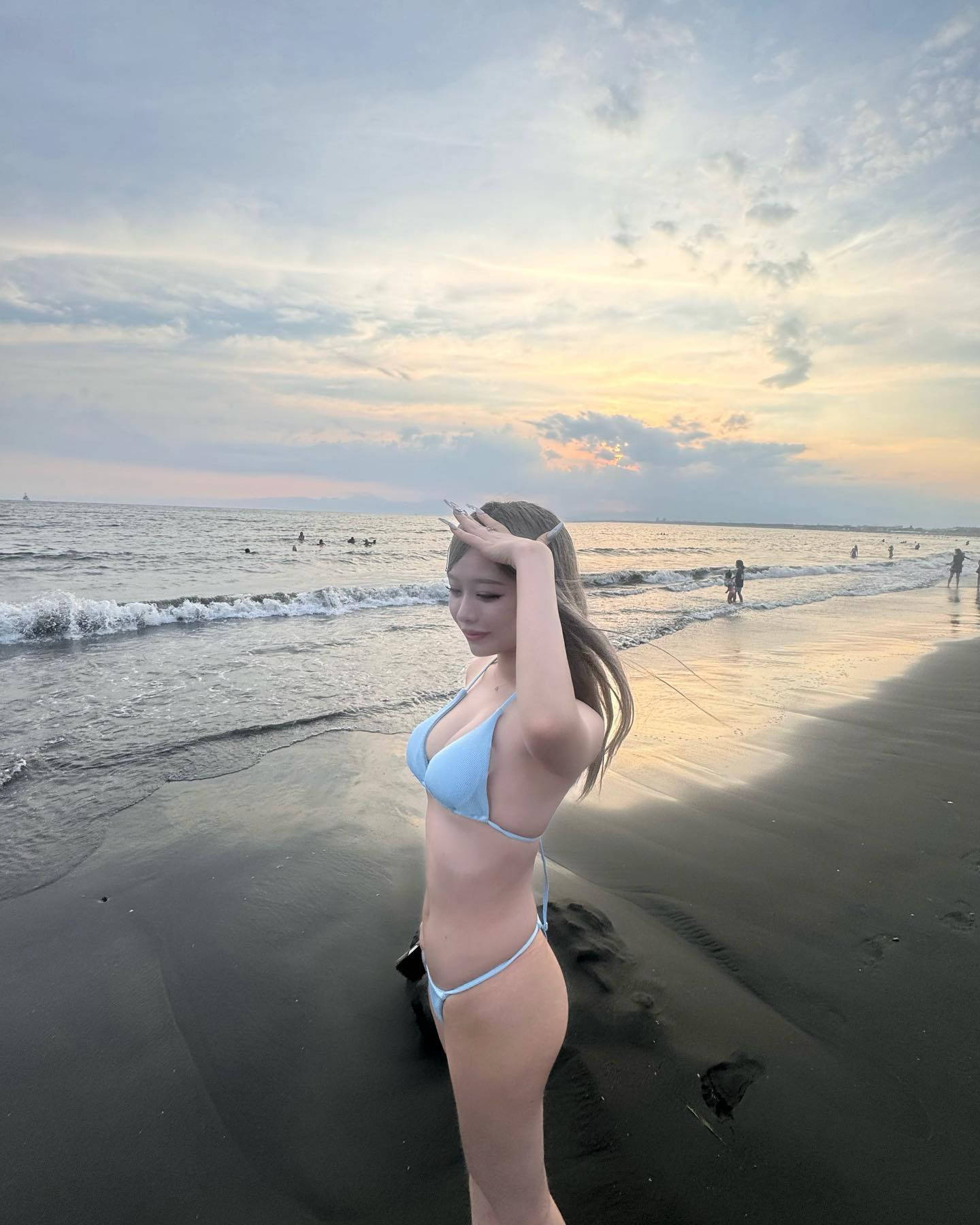 🌻🏝🍨夏だーいすきっ🩵ྀི🐚🐬

#キャバクラ
#キャバクラ嬢 
#キャバ 
#キャバ嬢 
#キャバクラ好き
#新宿 
#歌舞伎町 
#歌舞伎町キャバ嬢 
#歌舞伎町キャバクラ 
#新宿歌舞伎町 
#夜職 
#水商売 
#金髪 
#金髪ギャル 
#ギャル 
#水着 
#ビキニ 
#海 
#江ノ島 
#江ノ島海岸