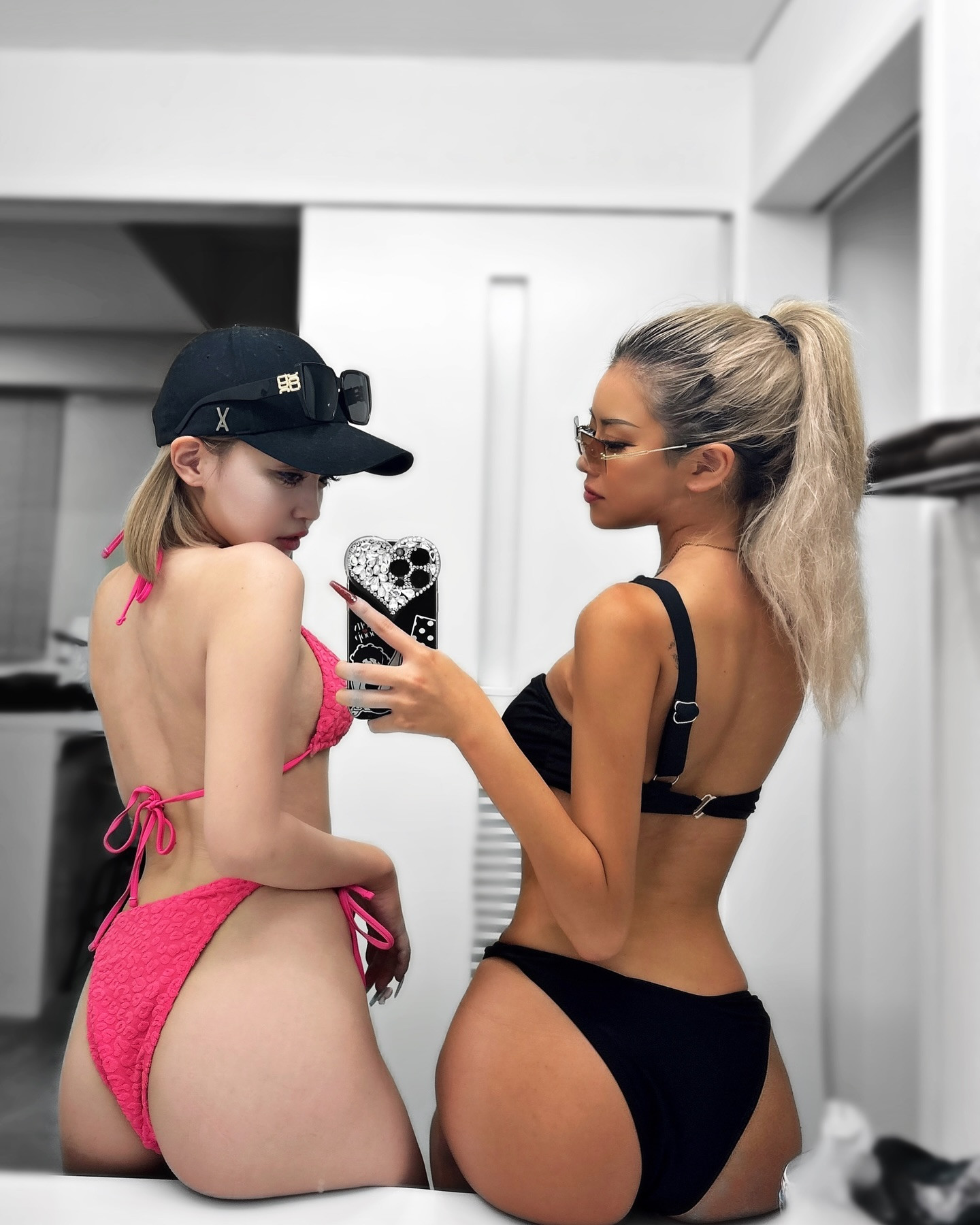 🩷🤍🍑🍑🤎🖤
・
・
・
峰 寿リ亜 ｰ 𝐉𝐮𝐥𝐢𝐚 𝐌𝐢𝐧𝐞🌹
・
𝗢𝗿𝗮𝗻𝗴𝗲 𝗧𝗲𝗿𝗿𝗮𝗰𝗲 - オレンジテラス🍊🧡
@orangeterrace.tokyo 
・
AREA: 歌舞伎町／新宿
TEL: 03-6233-8201
MAP: 〒160-0021 
  東京都新宿区歌舞伎町1-2-5
  東陽ビル B1F
TIME: 20:00〜LAST
・
 #キャバ嬢  #キャバクラ  #新宿  #歌舞伎町  #ホステス  #ギャル  #じゅりあ  #オレンジテラス  #六本木  #銀座  #クラブ