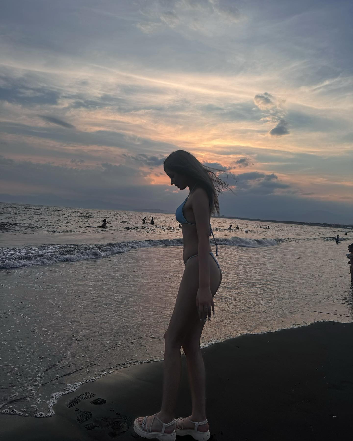 #キャバクラ 
#キャバクラ嬢 
#キャバ 
#キャバ嬢 
#キャバクラ好き 
#新宿 
#歌舞伎町 
#歌舞伎町キャバ嬢 
#歌舞伎町キャバクラ 
#新宿歌舞伎町 
#夜職 
#水商売 
#金髪 
#金髪ギャル 
#ギャル 
#水着 
#ビキニ 
#海 
#江ノ島
#江ノ島海岸