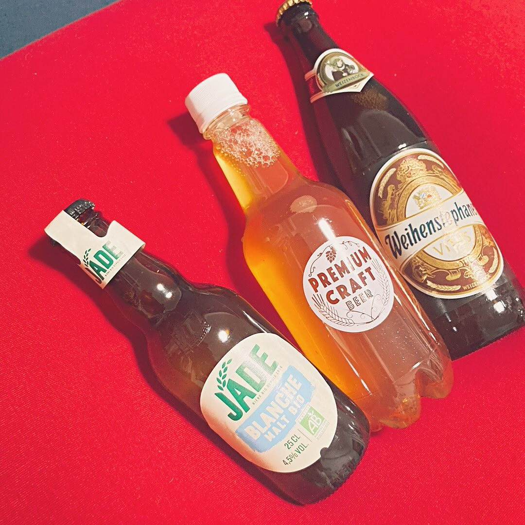 🍺クラフトビール🍺

恵比寿にある「THE BEER HOUSE」ってお店でクラフトビールペットボトルに詰めてもらった時の！

コロナ禍でビール処分しなきゃ行けないから配ってます！っていってて頂いたのだけど(真ん中のビール)
めちゃくちゃ飲みやすくて美味しかった！！

←こっちのビールはライトで飲みやすかった記憶
→こっちのビールはホワイト系だったかな？

また行きたいなぁ☺️🍺

#クラフトビール
#恵比寿
#キャバ嬢
#キャバクラ
#志木