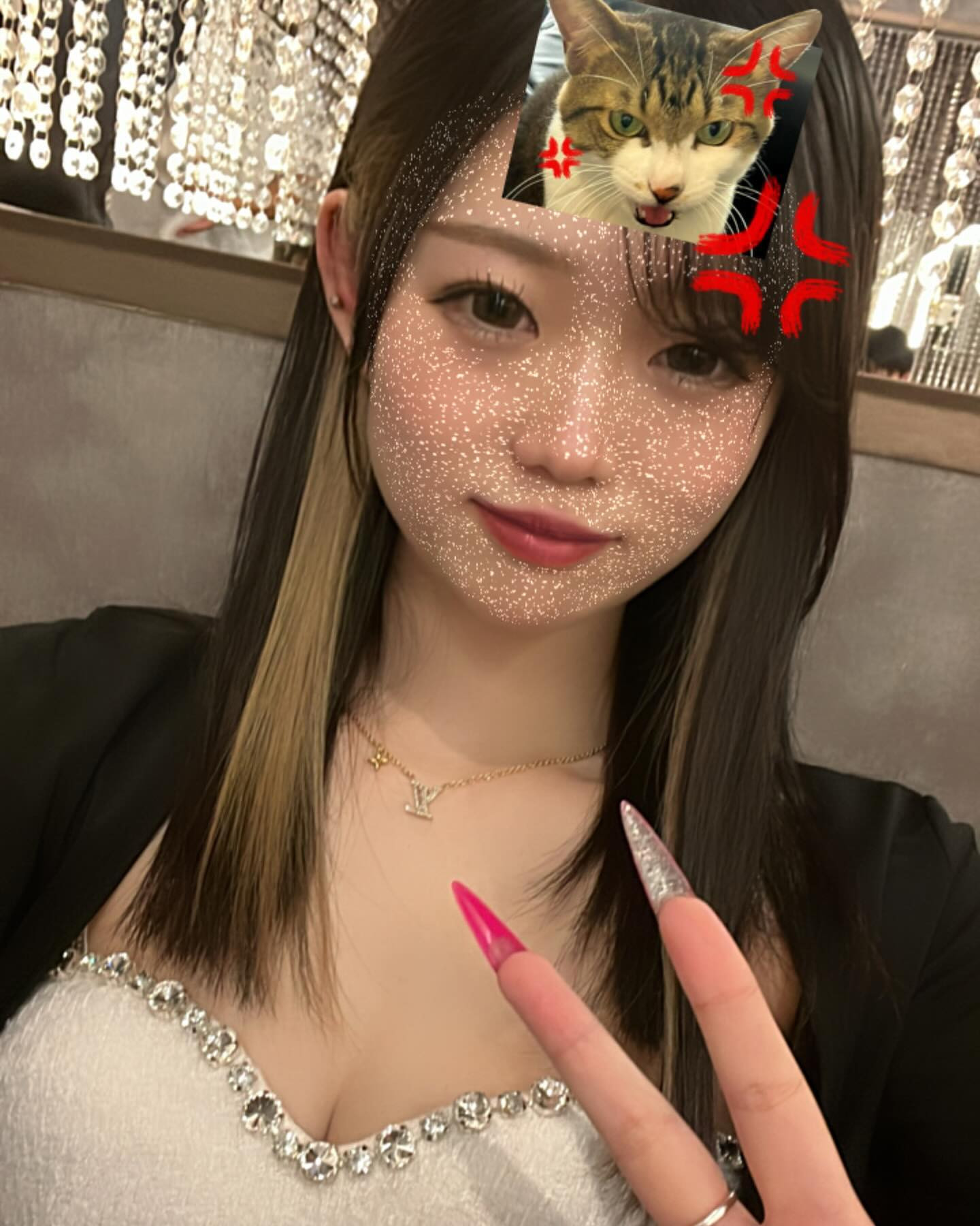 かれんの指だけ映り込む✌️
今週も元気に出勤だー！
8時半出勤でーす！