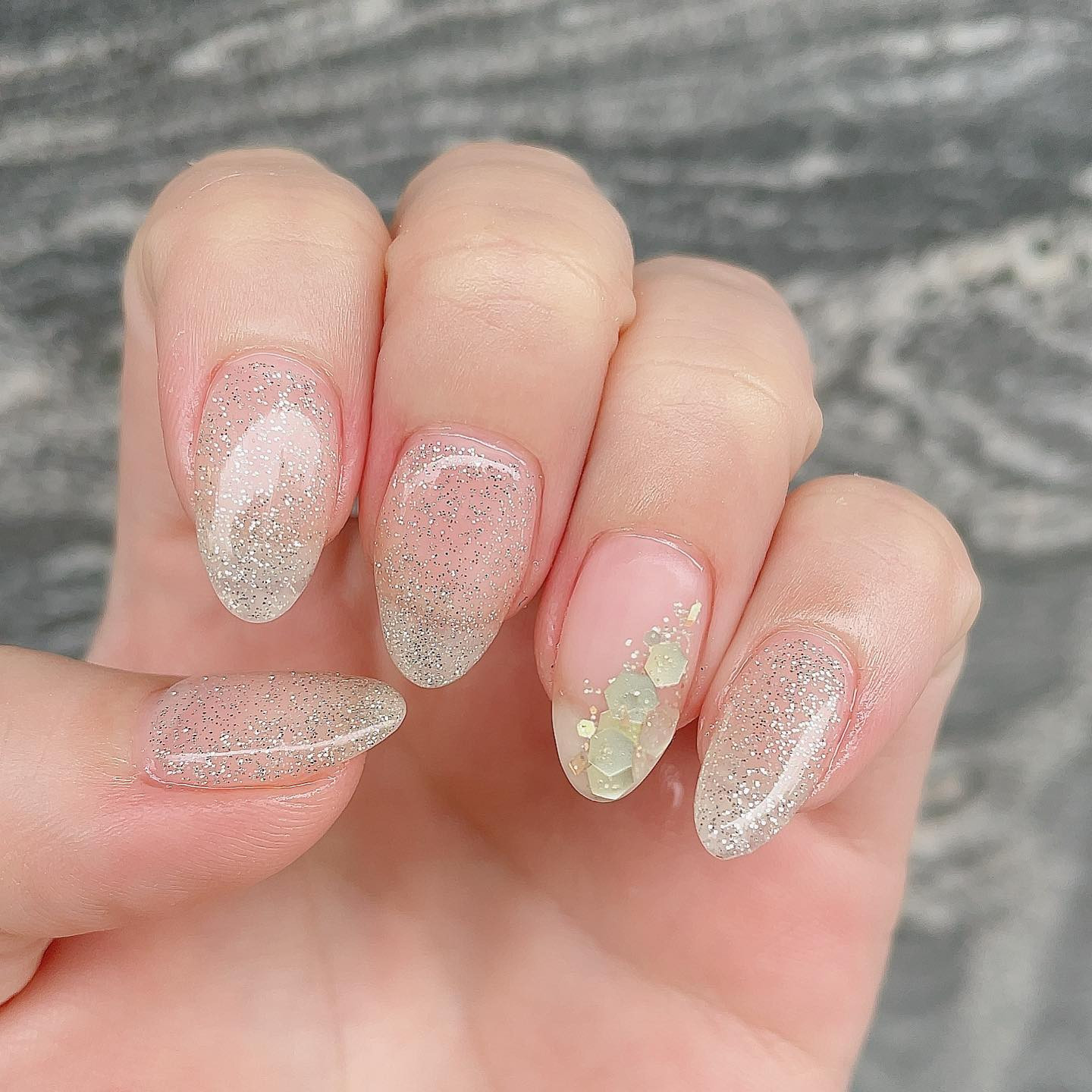 New nails💅💛

タイトルは
『まだ夏気分でいさせてー！』です😎🏝️

秋ネイルにはまだ早い！
夏好きは残り少ない夏を堪能します！

屋上ビアガーデンも駆け込まねば🍻

┈┈┈┈┈┈┈┈┈┈┈┈┈┈┈┈┈┈ 

札幌市中央区南6西4第21桂和ビル6F 
クラブ我礼〜Galle〜 

@clubgalle2580 

┈┈┈┈┈┈┈┈┈┈┈┈┈┈┈┈┈┈ 
ご来店予定の方はDMください💌 

#ネイル #ニューネイル #newnails #クラブ我礼 #クラブガレ #ガレ #北海道 #札幌 #すすき