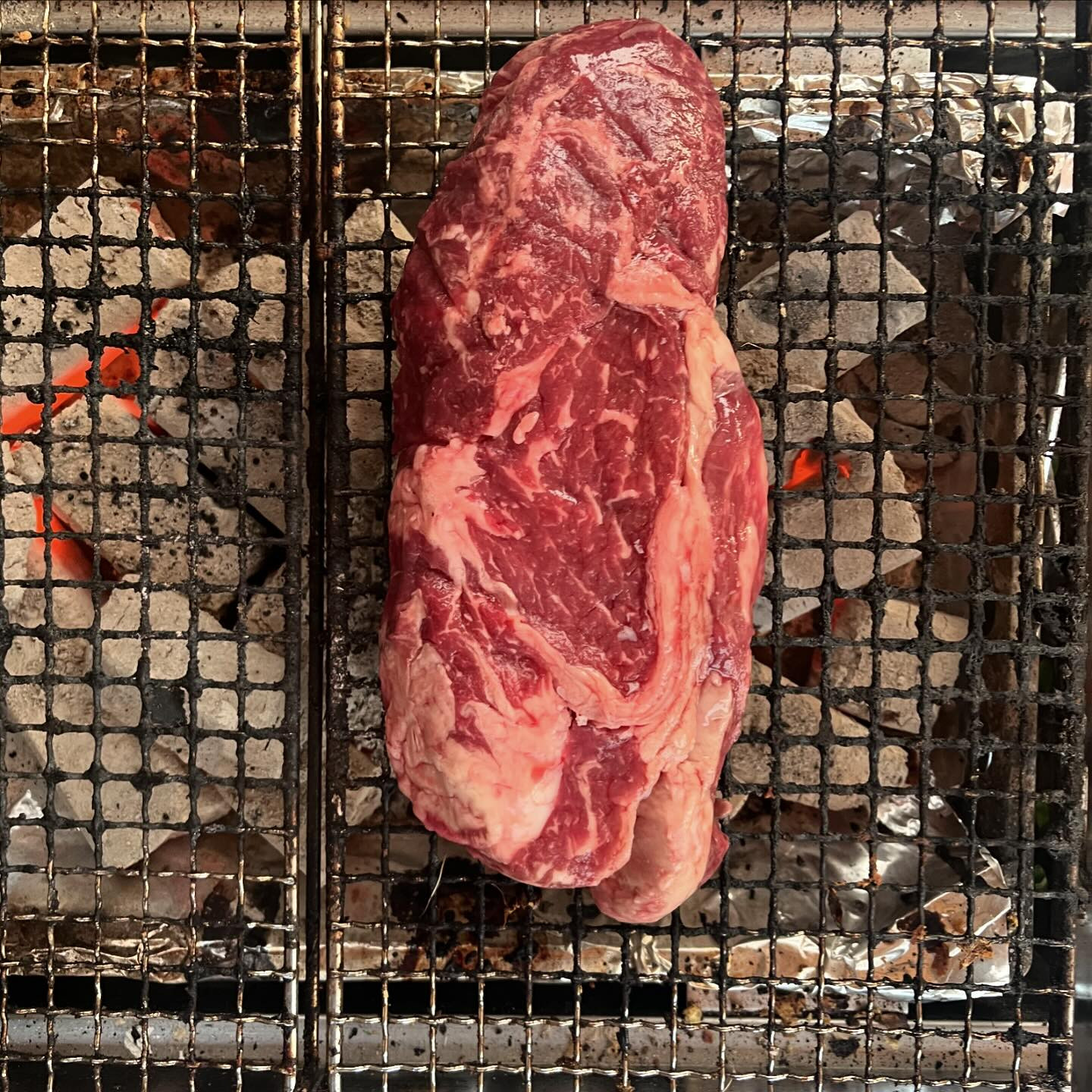 年に何回かしか行かなくなったキャンプ🏕️
虫は嫌いだし、トイレも嫌だけど、やっぱり自然っていいなぁ〜🌌
湖か、川がある所が好き〜🥰
今回行った所は初めての場所だったけど、キャンプに来てる人達も静かだったし、本当のんびり静かに過ごす事が出来て良かった😄

本日、出勤します！！

@clubgalle2580 
#club我礼#すすきの#きゃんぷ #きゃんぷめし