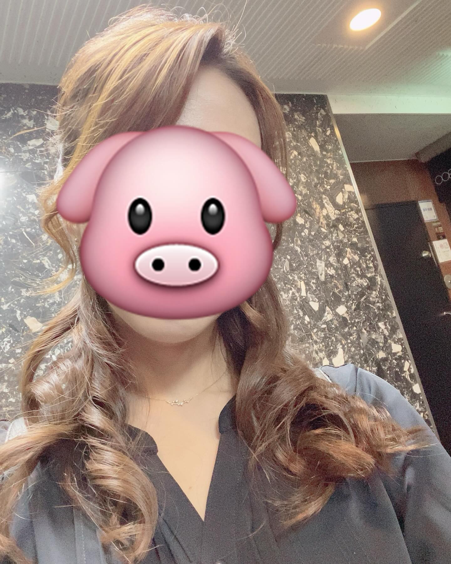 最近髪型迷走中(´・ω・｀)
伸ばしたい気持ちしかないはずなのに短いの可愛いー！って思ってしまう…

どっちがいいかなぁ？？

今日は雨だけど楽しむっ！！

@clubgalle2580 
#クラブ我礼#すすきの