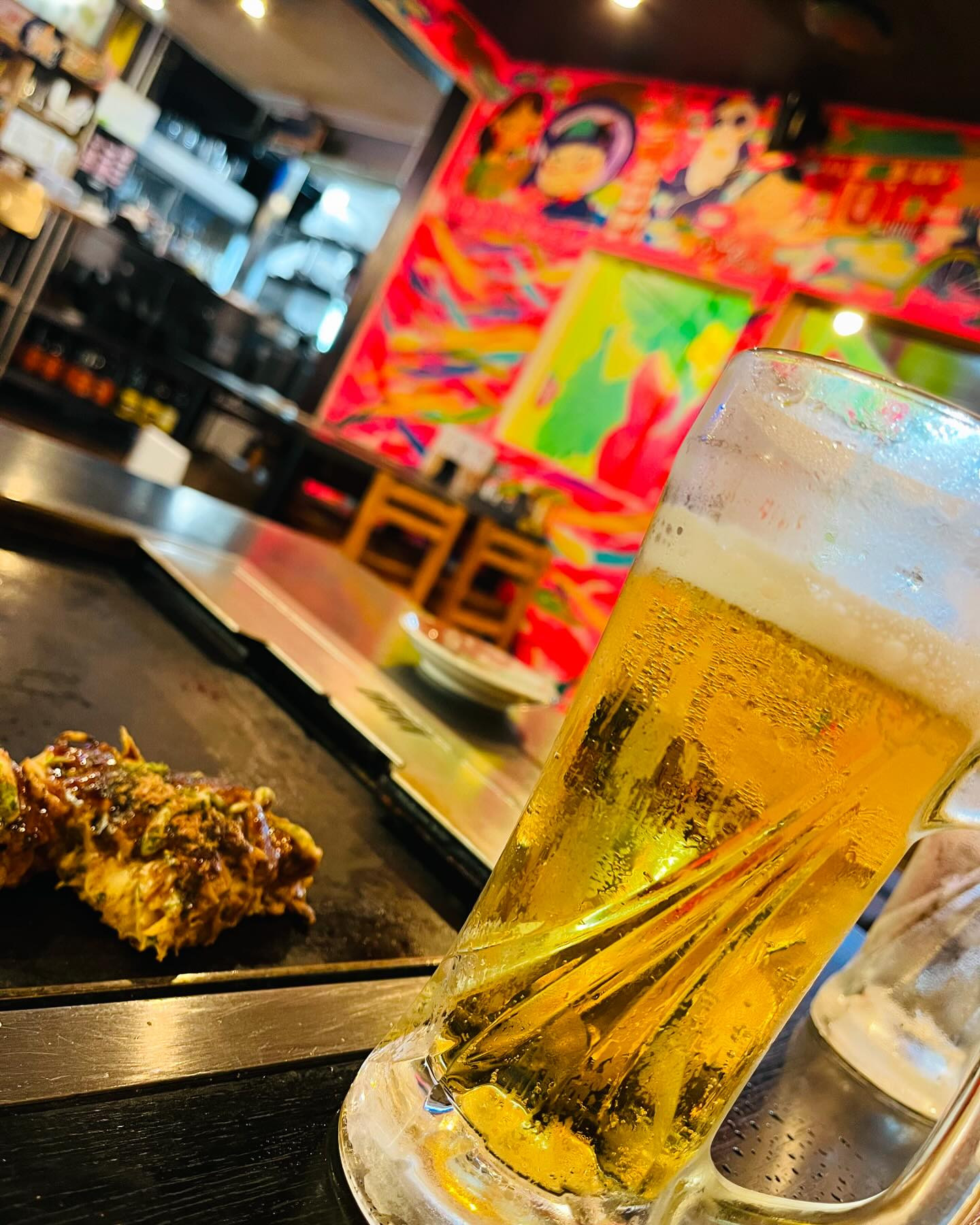 🍺ギャラリー×お好み焼き×ビール🍺

原宿にあるギャラリーの中にあるお好み焼き屋さん！
壁がめちゃくちゃアートで賑やか！
楽しくて美味しい😋

あと鉄板×ビールは最強よね
鉄板の熱で火照った身体をキンキンのビールでクールダウンするのです❤️‍🔥

焼肉×ビールとかね🍺❤️‍🔥🍖

#原宿
#ギャラリー
#ビール
#キャバ嬢
#キャバクラ
#志木

明日居ます！🍻