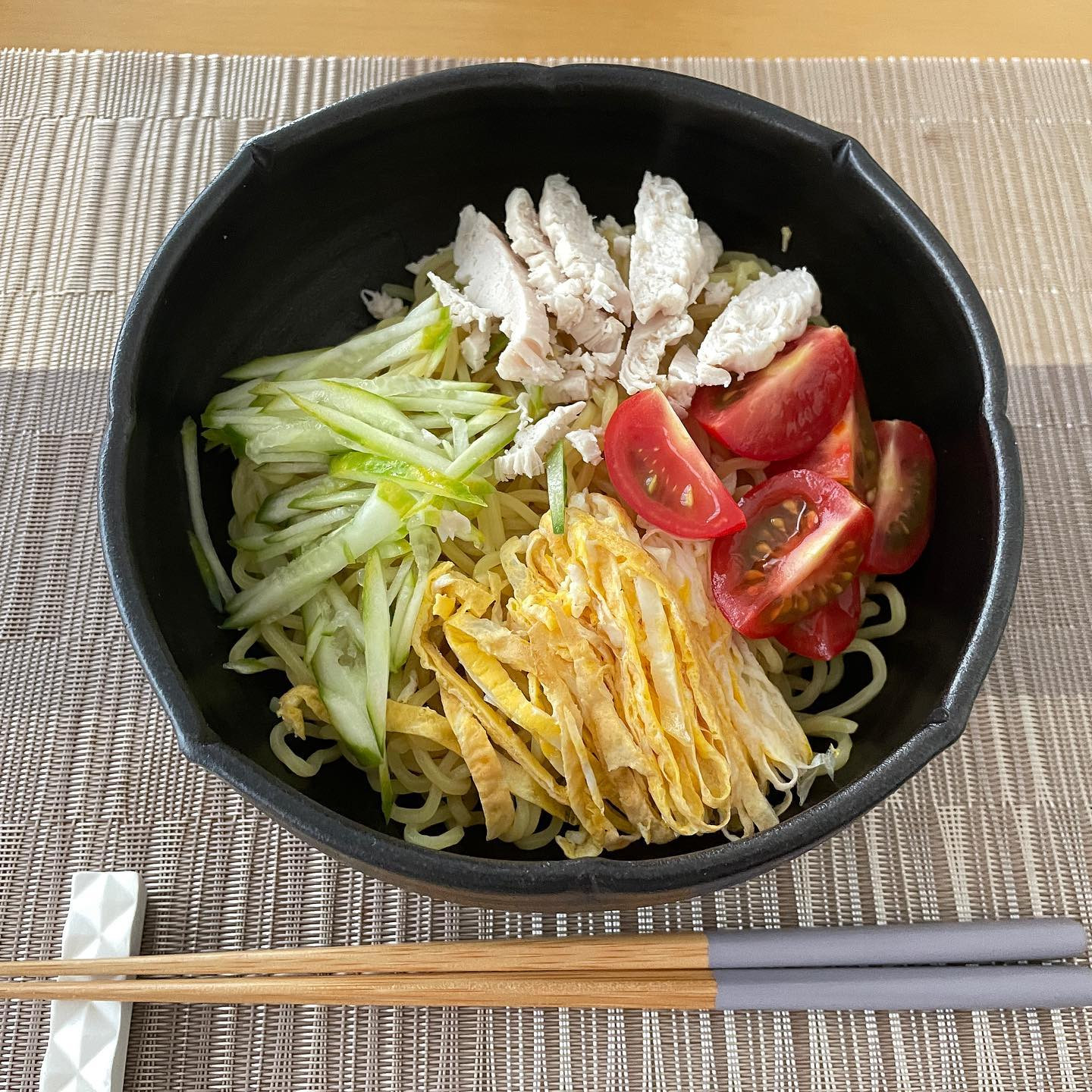 冷やし中華そろそろ終わりますか？

この夏のお昼は
そうめんか冷やし中華か蕎麦か
麺ばっかり食べてた！

また暑くなるみたいだけど
一気に空気が秋になってきた🍂

飽きないように試行錯誤した
そうめんコレクション投稿したいなー(笑)

┈┈┈┈┈┈┈┈┈┈┈┈┈┈┈┈┈┈ 

札幌市中央区南6西4第21桂和ビル6F 
クラブ我礼〜Galle〜 

@clubgalle2580 

┈┈┈┈┈┈┈┈┈┈┈┈┈┈┈┈┈┈ 
ご来店予定の方はDMください💌 

#クラブ我礼 #クラブガレ #ガレ #北海道 #札