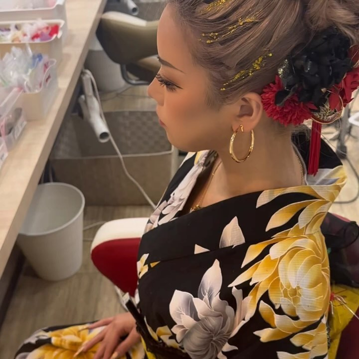 浴衣Eve👘🎇 デカ団子🍡
・
ヘアメイク @tsubaki_314_hairmake 
・
・
・
峰 寿リ亜 ｰ 𝐉𝐮𝐥𝐢𝐚 𝐌𝐢𝐧𝐞🌹
・
𝗢𝗿𝗮𝗻𝗴𝗲 𝗧𝗲𝗿𝗿𝗮𝗰𝗲 - オレンジテラス🍊🧡
@orangeterrace.tokyo 
・
AREA: 歌舞伎町／新宿
TEL: 03-6233-8201
MAP: 〒160-0021 
  東京都新宿区歌舞伎町1-2-5
  東陽ビル B1F
TIME: 20:00〜LAST
・
 #キャバ嬢  #キャバクラ  #新宿  #歌舞伎町  #ホステス  