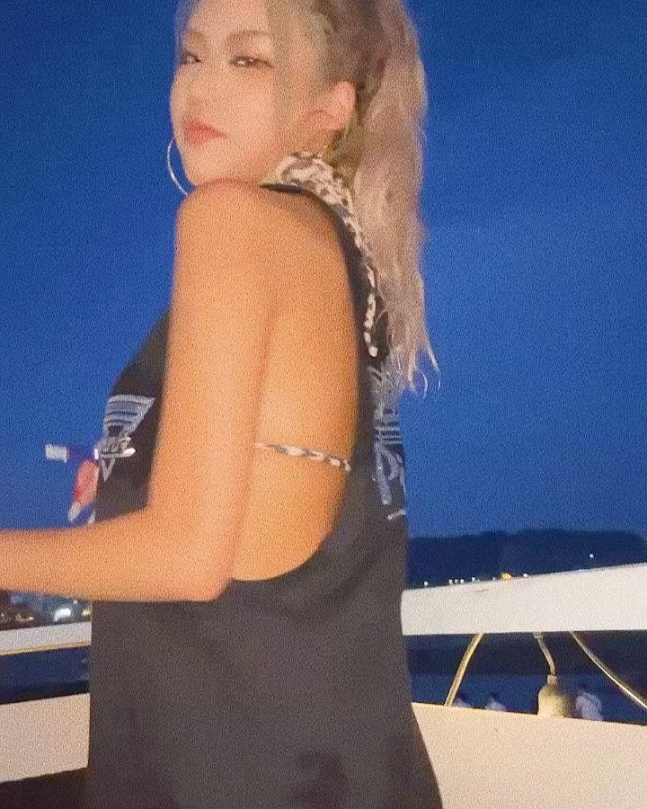 age
・
・
峰 寿リ亜 ｰ 𝐉𝐮𝐥𝐢𝐚 𝐌𝐢𝐧𝐞🌹
・
𝗢𝗿𝗮𝗻𝗴𝗲 𝗧𝗲𝗿𝗿𝗮𝗰𝗲 - オレンジテラス🍊🧡
@orangeterrace.tokyo 
・
AREA: 歌舞伎町／新宿
TEL: 03-6233-8201
MAP: 〒160-0021 
  東京都新宿区歌舞伎町1-2-5
  東陽ビル B1F
TIME: 20:00〜LAST
・
 #キャバ嬢  #キャバクラ  #新宿  #歌舞伎町  #ホステス  #ギャル  #じゅりあ  #オレンジテラス  #六本木  #銀座  #クラブ  #渋谷