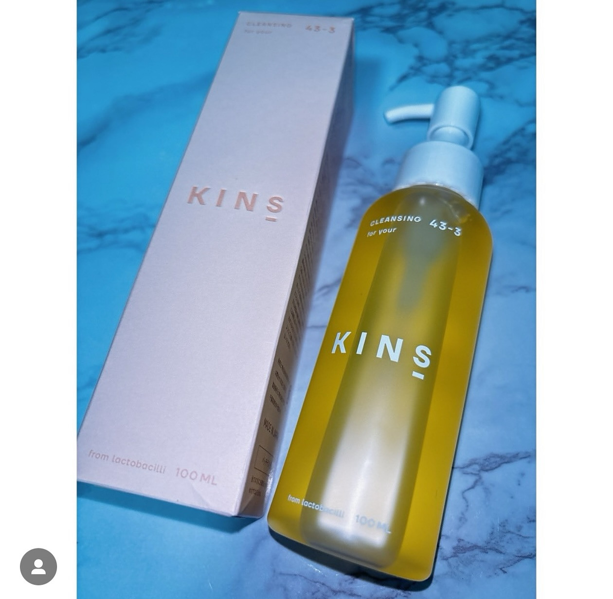 #PR
#KINS

大人気クレンジングオイルと
新商品のブースターを含む限定セット✨️
Cleansing oil 100ml
Booster II 30ml
Facemask 1枚
通常価格：10,058円から''51％オフ''(※1)

美肌菌(※1)と潤いを守るW洗顔不要設計🫧‪
(※1 美肌菌：肌の潤いを保つ皮膚常在菌のこと)

クレンジングオイルと新発売のブースターで出来た
肌運命を変える限定セットが
Qoo10､楽天で共に51％オフ(※2)で購入可能✨️
楽天通常販売価格:10,058円⇨4