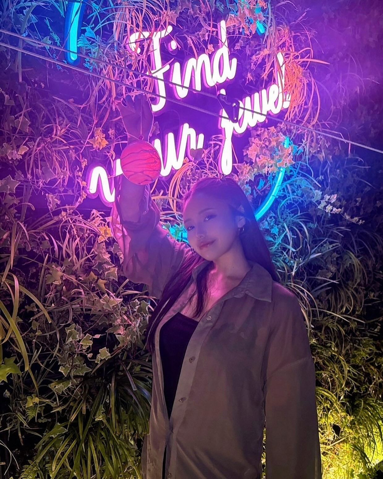 8月とっても楽しかったです🌻

9月も楽しくなるといいね

一緒に楽しもうね

.
.
.
.

#summer #夏 #bbq 
#新宿 #歌舞伎町 #キャバ嬢 #キャバクラ #ヘアメイク #ヘアメ #撮影 #ヘアアレンジ  #リュアーグ #指名 #六本木  #instagood #instalike #lfl #暗髪  #いいね返し #きゃばきゃば #ドレス #水商売 #自撮り女子 #selfie #酒好きな人と繋がりたい #飲酒 #かわいい  #シャンパン #キャバ #ギャル