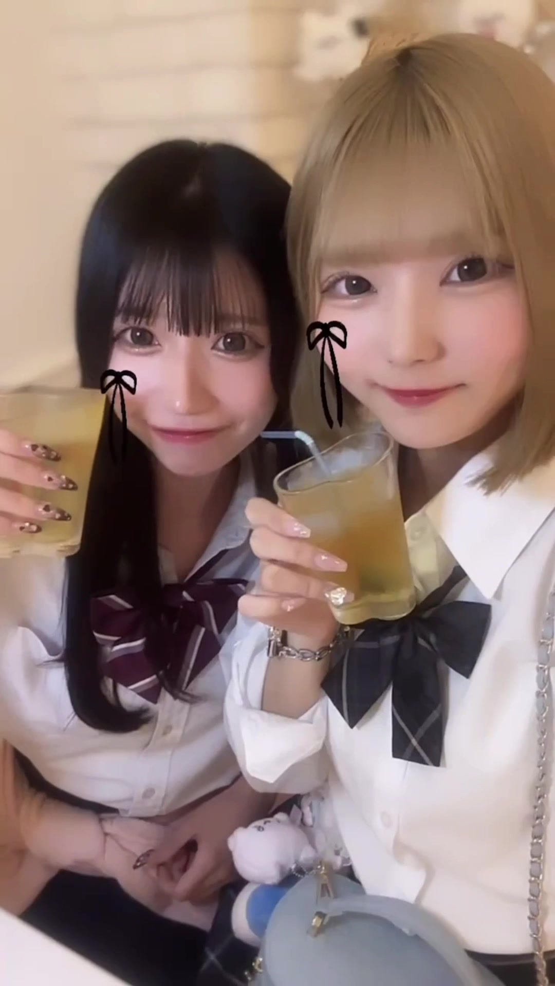 ｱﾝｼｬﾄｰで制服イベントしました💐 お姫様達がいつもと違う雰囲気で お客様にも好評👌🏻💓 沢山の御来場ありがとうございます🫶🏻 本日も営業中です💖 #コンカフェ #コンカフェ求人 #梅田コンカフェ #お姫様 #梅田 #大阪 #コンセプトカフェ #アンシャトー #unchateau #CapCut