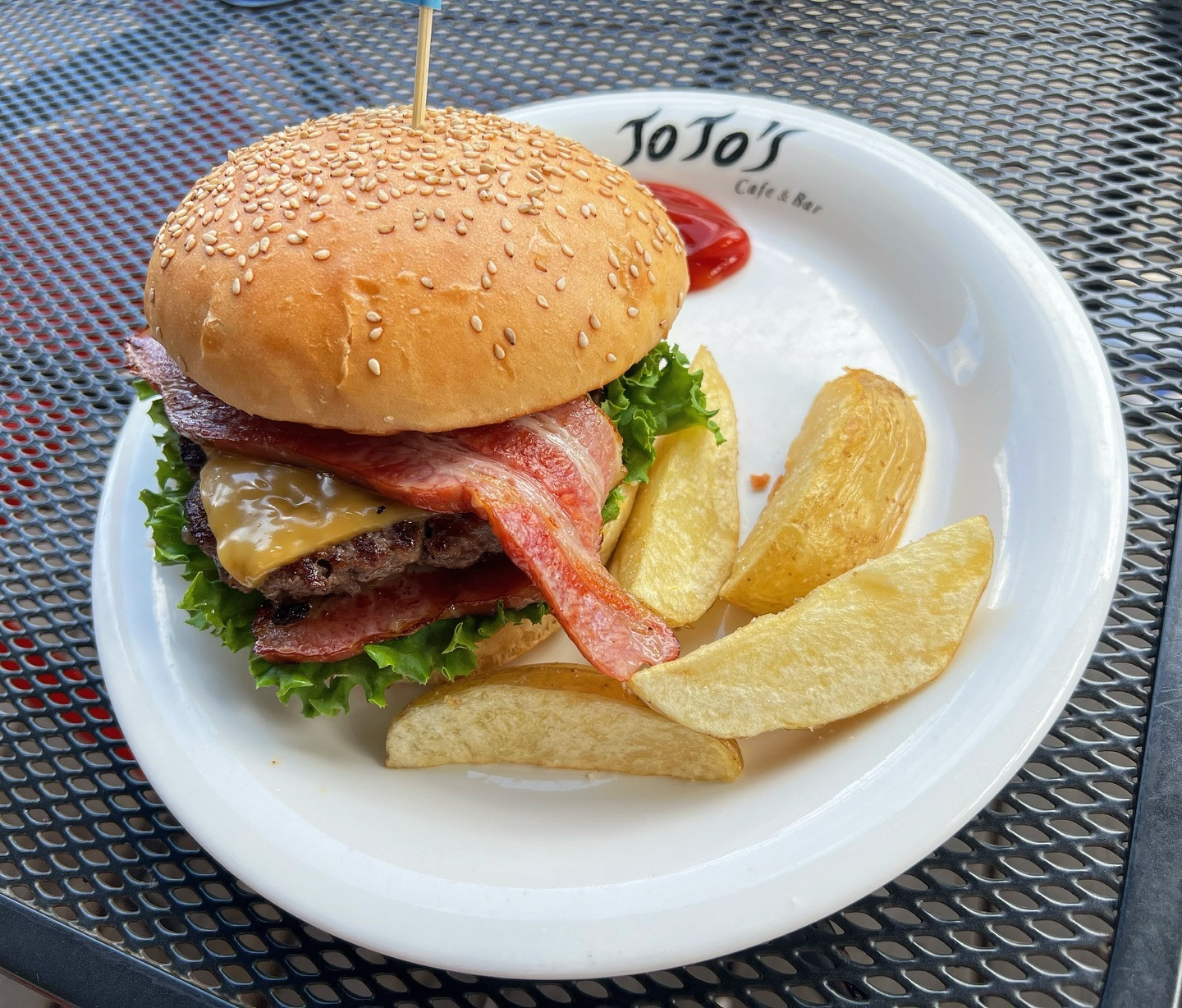 日曜だけどいます🍔