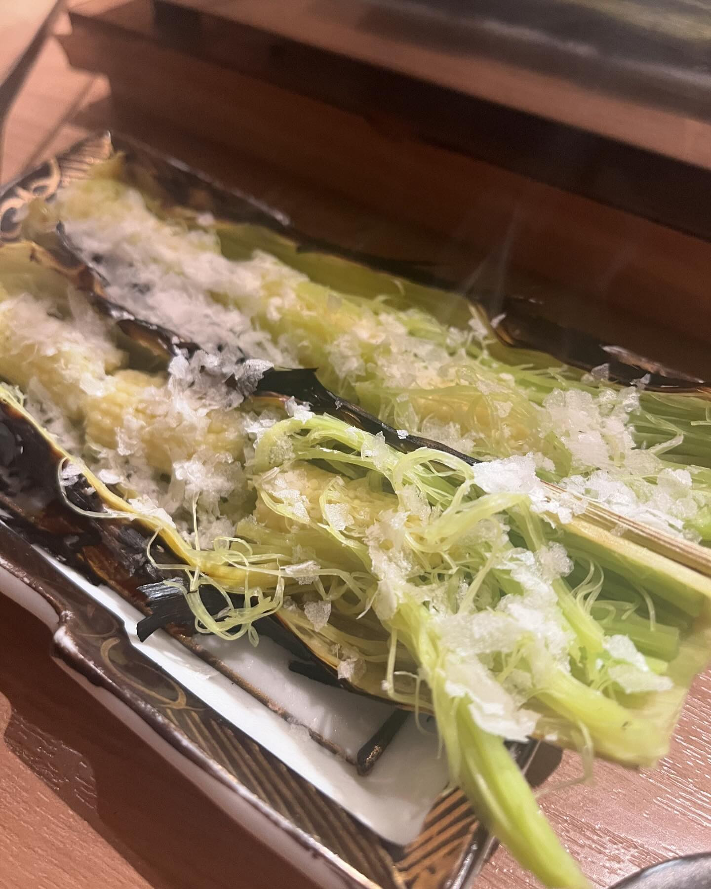 先週、お店忙しかったです💨💨
たくさん飲んで、たくさん食べました笑笑
やっと、今月のおすすめのフード🍕食べれました😋きのこがいっぱいで美味しかったです🍄
今度は生ハムの方食べてみよ〜🤭生ハムもカブも好きぃ〜♡

今週も頑張りまーす😄

@clubgalle2580 
#club我礼#すすきの