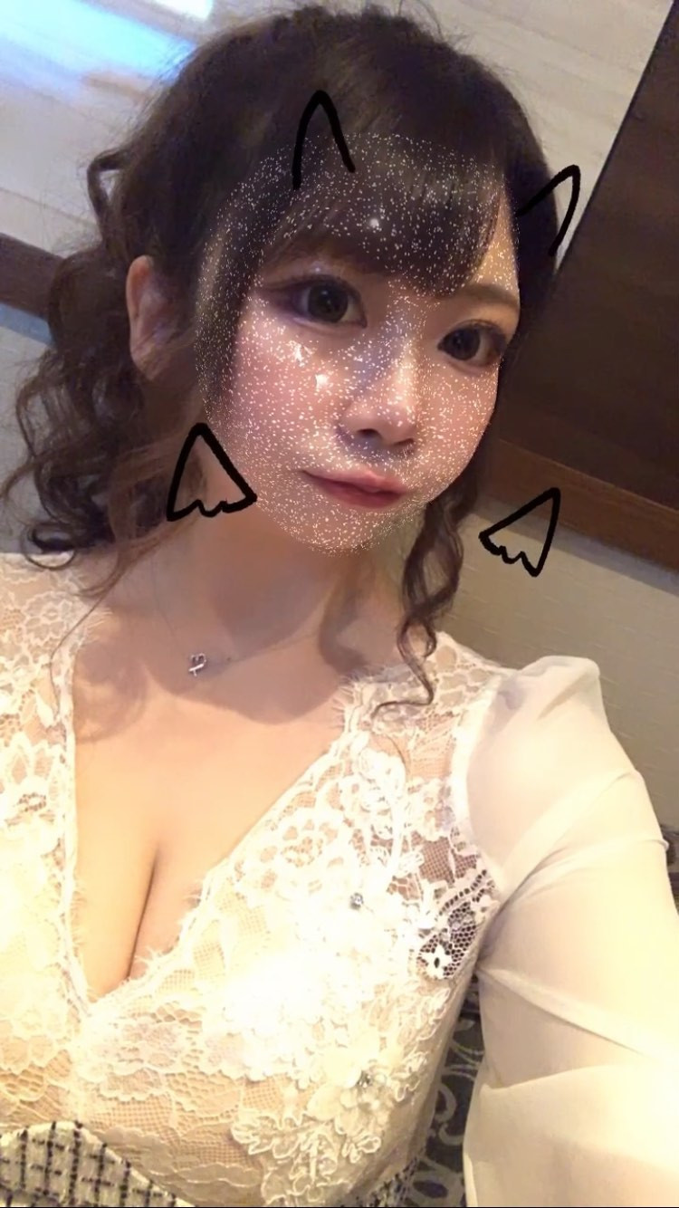 .
♡ ••┈┈┈┈┈┈┈┈•• ♡

髪の毛染めたし切った✂︎✂︎✂︎
すぐ色落ちそうだけど、暗髪の方が絶対自分可愛い( ¨̮ )✌️

お盆怒涛の12連勤終わった〜〜
来てくれたお客様ありがとうございました（🫶🏻' '）
今週は月、土休み！

♡ ••┈┈┈┈┈┈┈┈•• ♡

.

.

#札幌 #すすきの #ススキノ #ニュークラブ #ニュークラ #ニュークラブ嬢 #キャバ嬢 #キャバクラ #ラウンジ #ラウンジ嬢 #ガールズバー #ホステス #M'sグループ #ClubGATE 
#すすきのグル