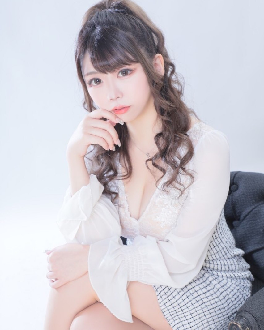 .

♡ ••┈┈┈┈┈┈┈┈•• ♡

撮影したやつ📷´-

修正バチバチでありがとうございます🙏

修正強くてやり直してもらったのは
ここだけの話🥺笑

今週は今日から土曜日まで居ます👼🏻
日曜日休みます🙏

♡ ••┈┈┈┈┈┈┈┈•• ♡

.

.

#札幌 #すすきの #ススキノ #ニュークラブ #ニュークラ #ニュークラブ嬢 #キャバ嬢 #キャバクラ #ラウンジ #ラウンジ嬢 #ガールズバー #ホステス #Msグループ #ClubGATE #すすきのグルメ #札幌旅行 #可愛い #可愛い女の