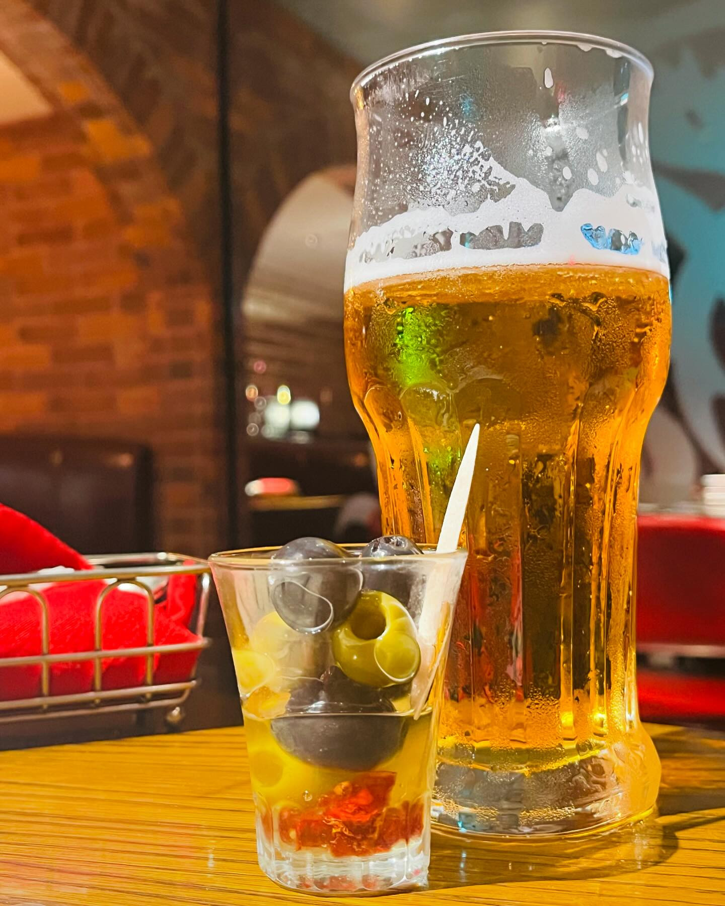 🍻ビールのお供🍻

個人的最強おつまみ🍻

オリーブ🫒
きゅうり🥒

は絶対✊🍻

黒オリーブが大好物です🖤

#ビール
#オリーブ
#おつまみ
#キャバクラ
#キャバ嬢
#志木