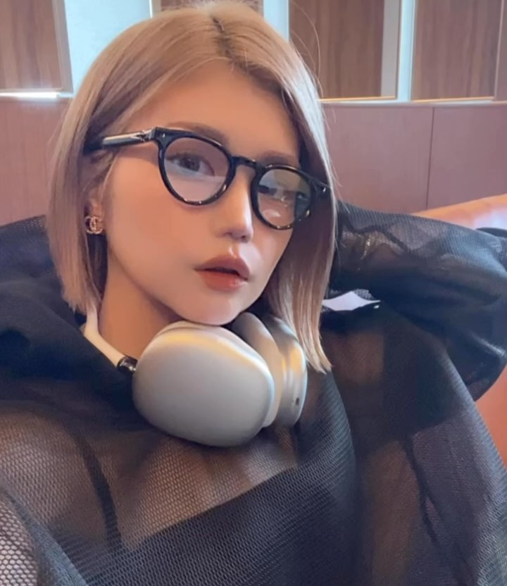 ホテルのクローゼットが可愛すぎる件。
衝動買いしたスカートをメッシュパーカーと合わせたら完全に気持ちは秋🖤

#キャバ嬢 #キャバ嬢の休日 #私服コーデ #whotel #めいレポ