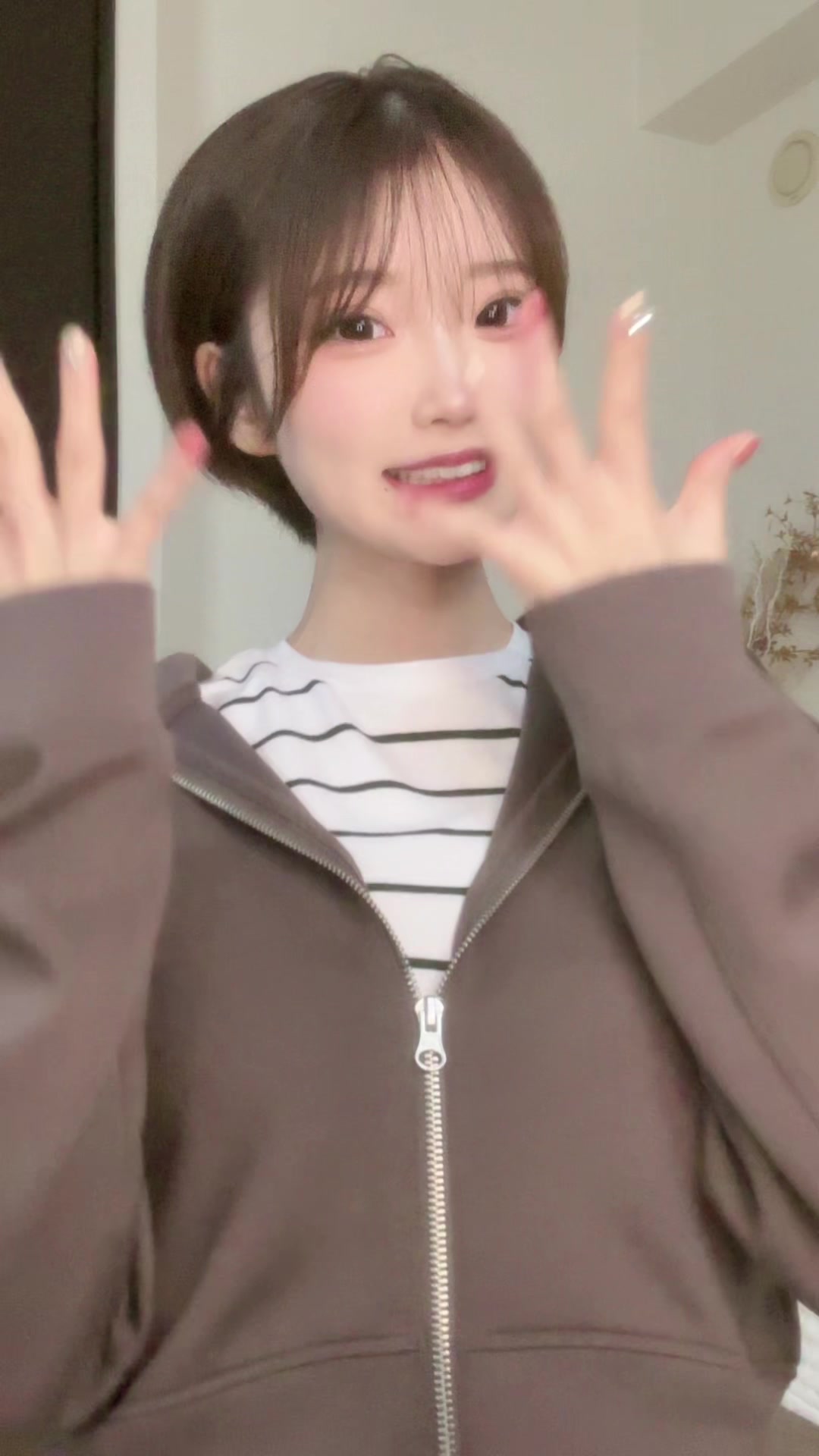 お昼のお仕事してから夜のお仕事出勤だあよ☺️TikTokでの来店DM頂くことあるのですが、なかなか気付けないのでインスタの方に送って頂ければ返信してます‼️