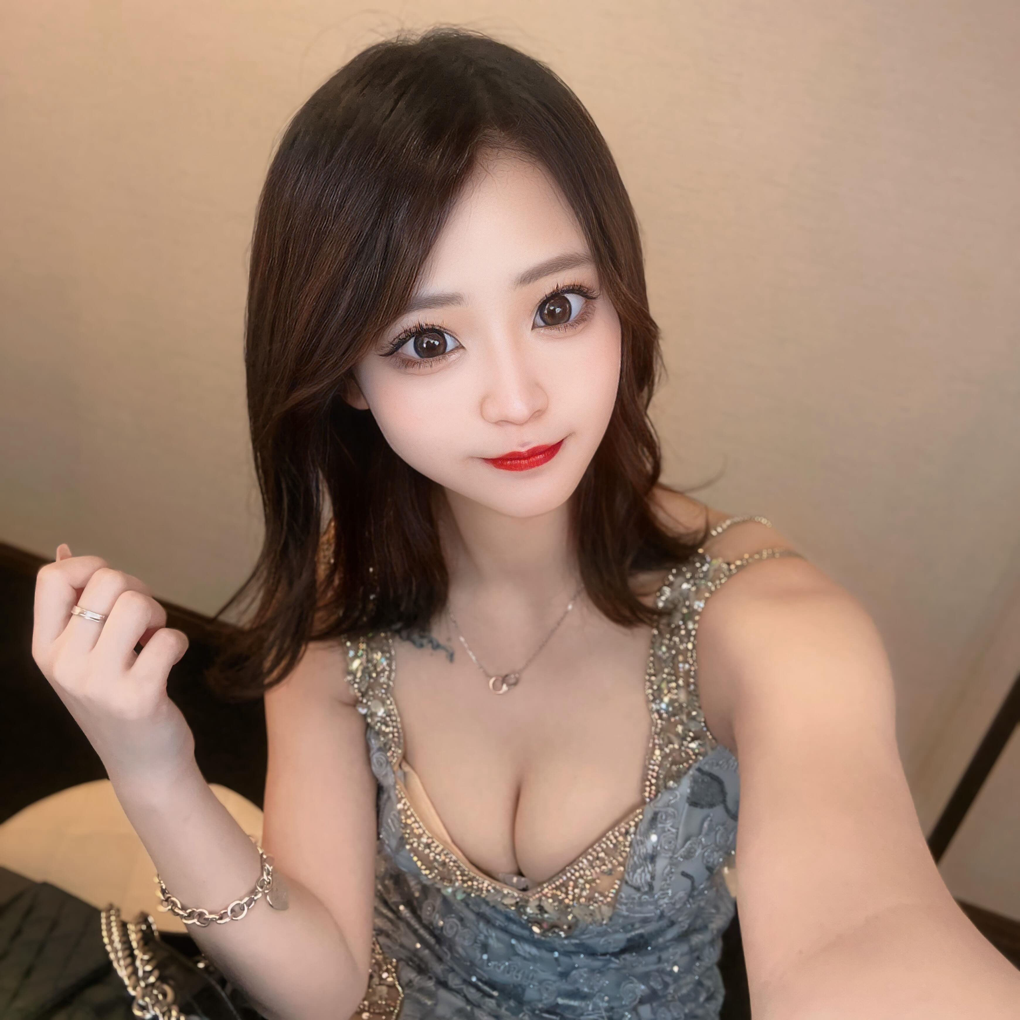 腰が痛いよーー
世間は三連休真っ只中なのですね🙄🙄

#ウルフグループ #王華 #ロイヤルステージ #ROYALSTAGE #札幌 #すすきの #錦 #名古屋 #国分町 #歌舞伎町 #六本木 #中洲 #キャバ嬢 #キャバクラ #キャバ嬢 #美人 #かわいい #モデル #model #art #ニュークラブ #ガールズバー #photography #photo #photooftheday #cute #love  #インスタ指名