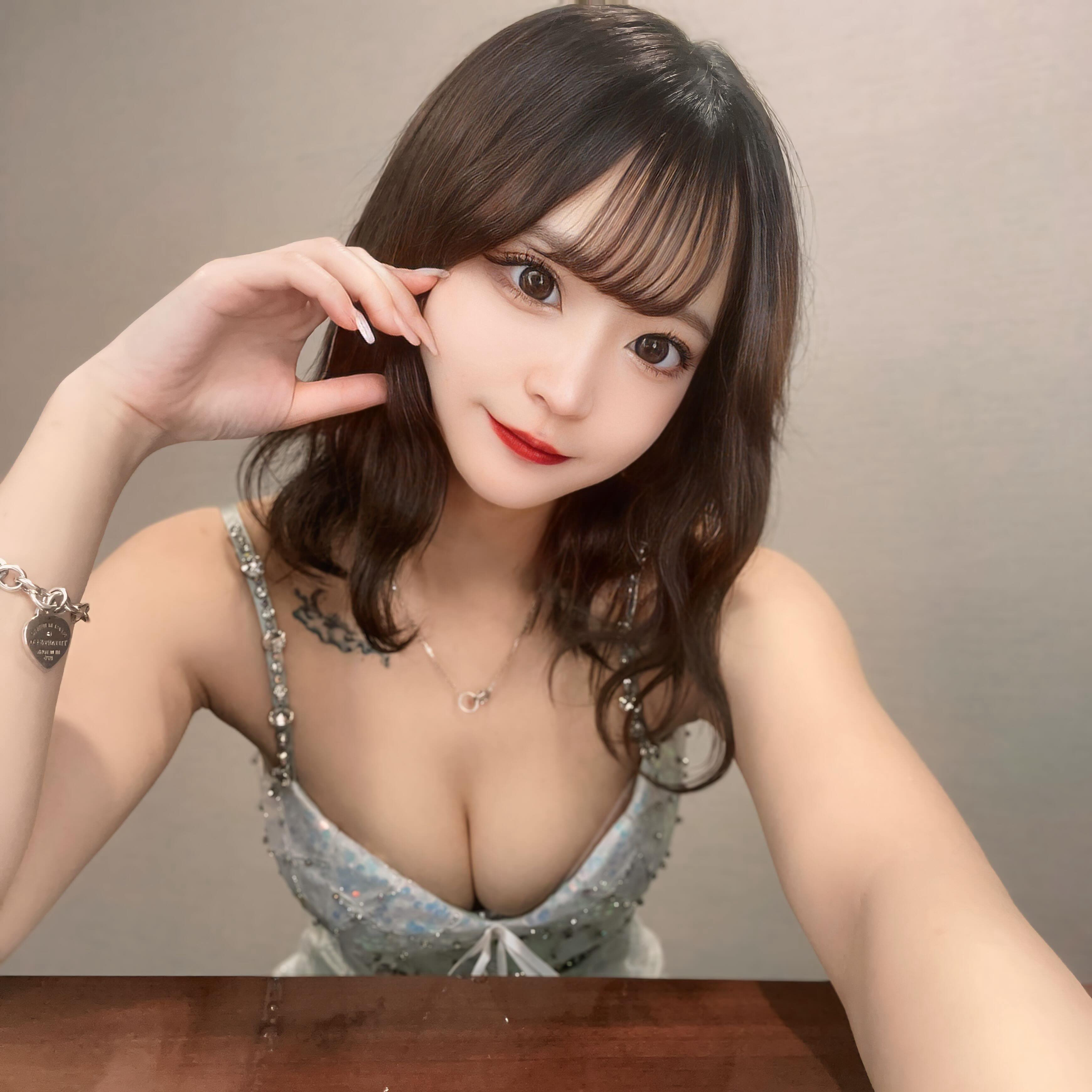 もう寒くなってきたね😖❄️
今年の初雪はいつかなっ💭

#ウルフグループ #王華 #ロイヤルステージ #ROYALSTAGE #札幌 #すすきの #錦 #名古屋 #国分町 #歌舞伎町 #六本木 #中洲 #キャバ嬢 #キャバクラ #キャバ嬢 #美人 #かわいい #モデル #model #art #ニュークラブ #ガールズバー #photography #photo #photooftheday #cute #love  #インスタ指名