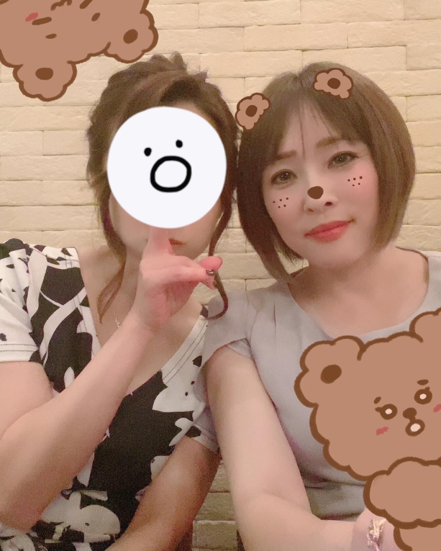 昨日も忙しい1日でした😊
連日忙しくお店がガヤガヤで大きな声出していて、喉ヤラれました😅
風邪も流行ってるみたいなので、風邪じゃなければ良いけど💦💦

ほんの一瞬の休憩時間にあやなちゃんと📸

@clubgalle2580
#club我礼#すすきの