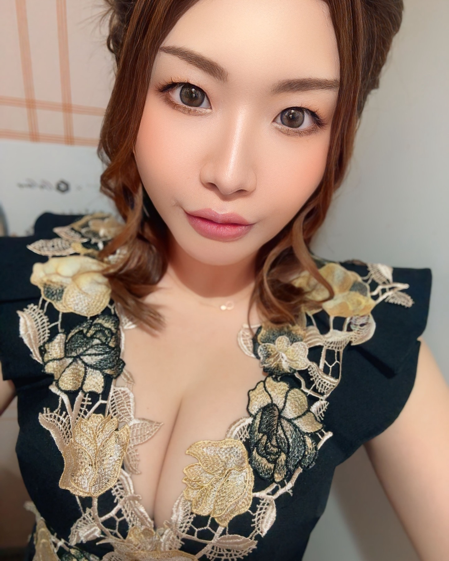 .
.
.

ずっと仲良くしてくれてた
ヘアメの担当さんに会える最後の日でした😭

お任せでお願いしたら可愛くしてもらった✨

テンション上がってるし
土曜日も楽しくなりますように🌟

.
.

一笑  はる
@hrcn_overloungeclub

• ────── ✾ ────── •
OVER LOUNGE CLUB
@overloungeclub.susukino
@citygroup.sapporo

札幌市中央区南６条西４丁目５－１０
第２１桂和ビル  ５Ｆ
• ────── ✾ ─────