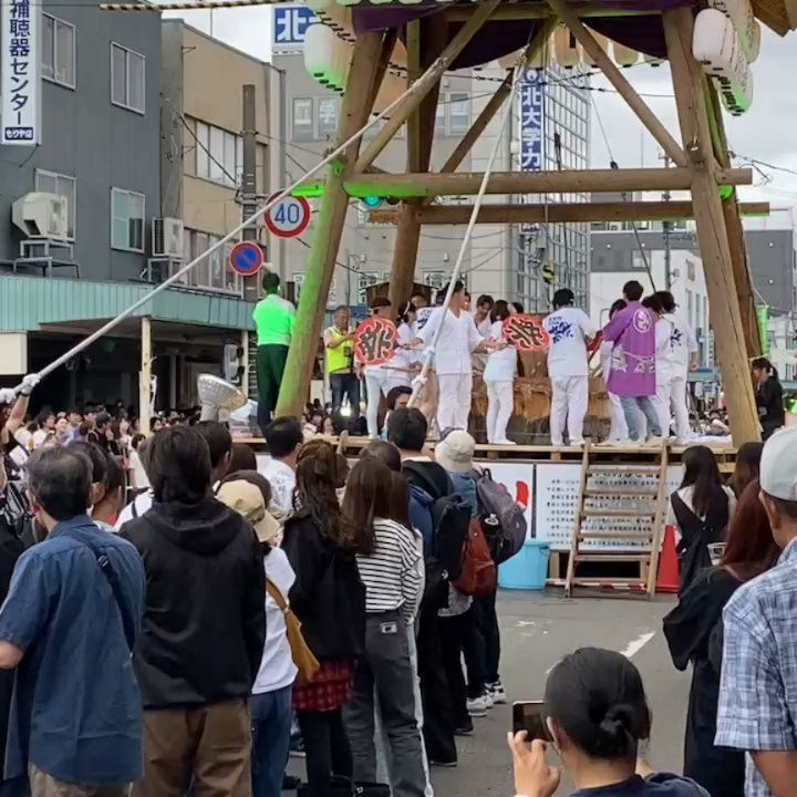 .
バニーイベント2日間ありがとうございました🐰

イベント激弱なまなみですが…偶然が重なってなんとか両日暇は回避💦
来てくれたお客様に感謝🙏🙏

撮影はきゃばきゃばさん @caba2_hokkaido
ありがとうございます♥️

去年は白バニーで撮ったから今年は黒バニーで！

思ってたより丈が短かったから、当日は中に黒のパニエと昔履いた後ろが赤いリボンの網タイツをはいたよ🍬

イベントの次の日は岩見沢の百餅祭りに💨
いつぶりに行ったんだろう🤔
かなりご無沙汰だったけどお祭りきてる人たくさんいて。少し安心