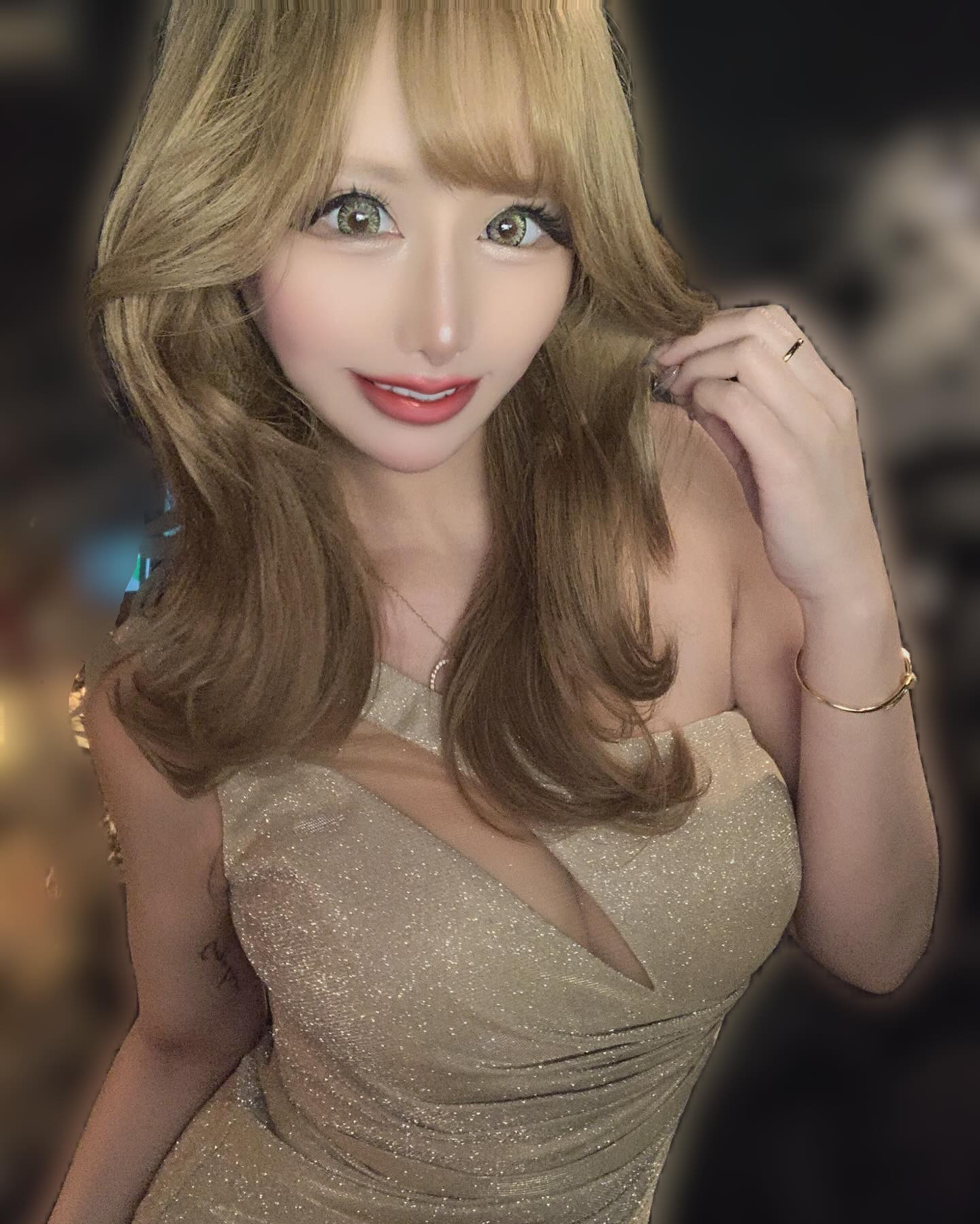 中顔面を短くするには骨切りしかないのでしょうか？
有識者の方DMください😂

.
.
.
.
.
#キャバ嬢 #加工 #歌舞伎町 #レース #ドレス 
#夏 #8月 #9月 #人ならずモノ　#スーパーロング
#牙のない男は男じゃねぇ 
#中顔面短縮 #骨切り