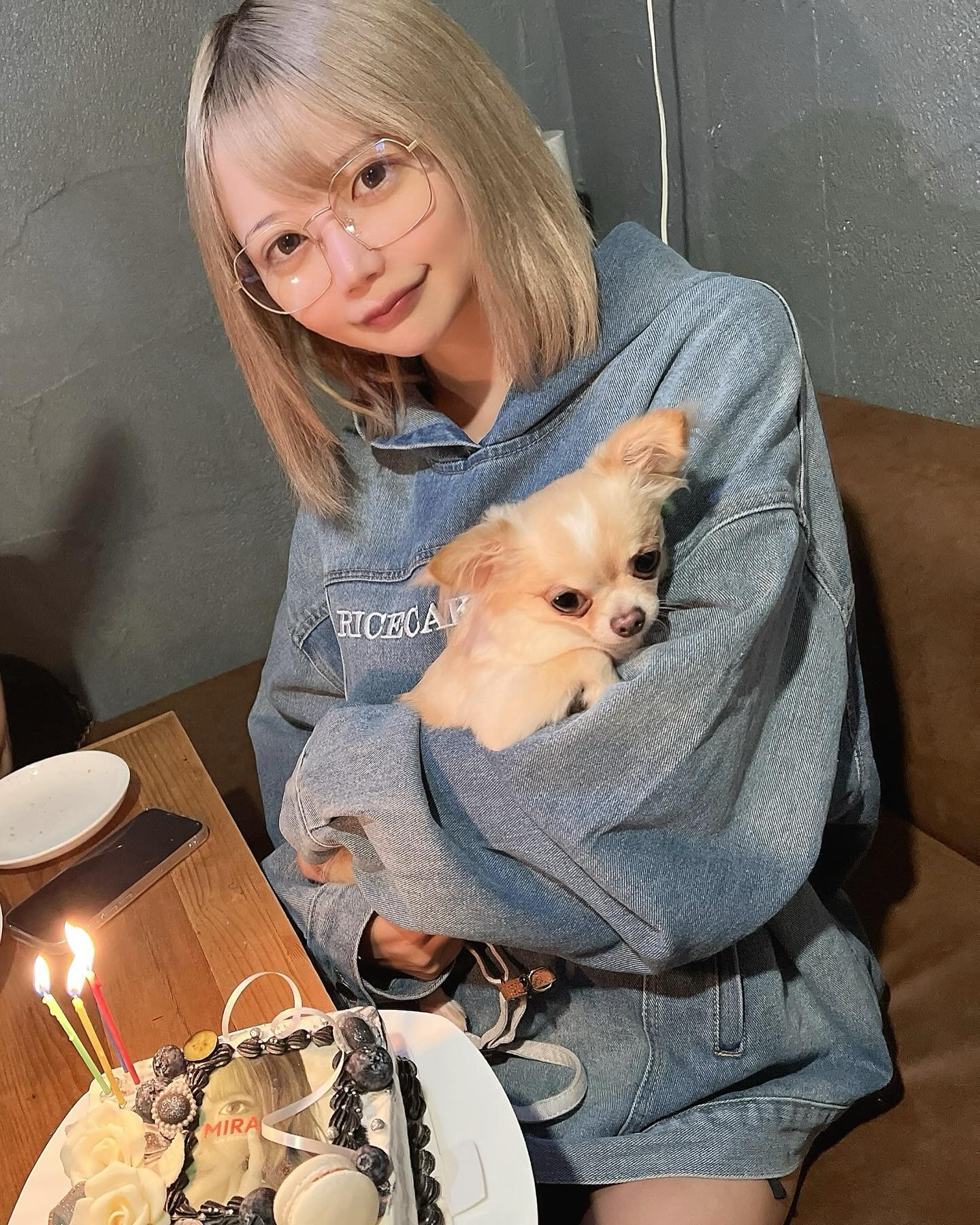 ほむぱめんばーに久々に会ってお誕生日お祝いしてもらった🥳🌟
2年連続みんなありがとう😭🩵💙🩵

 #オレンジテラス #オレンジテラス歌舞伎町 #歌舞伎町 #歌舞伎町キャバクラ #キャバ嬢 #キャバクラ #アネアカフェ #aneacafe  #お誕生日ケーキ