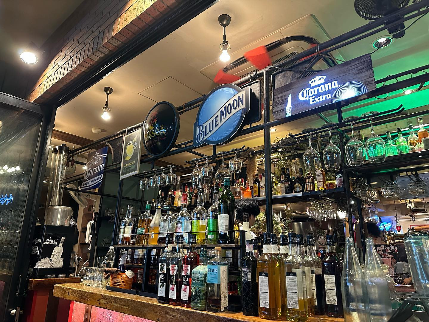 お酒の種類が多い多国籍料理のお店🇺🇸🇬🇧🇫🇷👩‍🍳

#仙台 #仙台グルメ #お酒 #多国籍料理 #pizza #仙台駅前 #ご飯 #ビックパフェ #テラス席