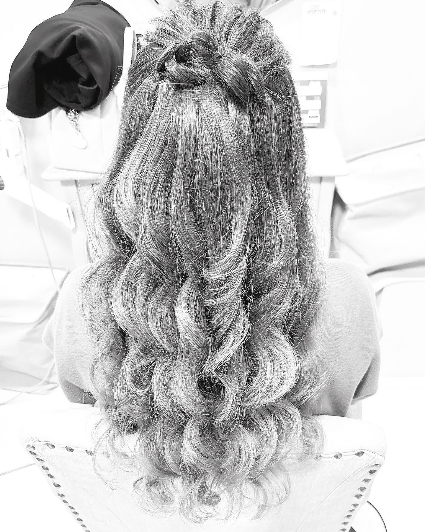 化粧水と間違えてヘアスプレー顔にかけた！@clubgalle2580 #東陽企画グループ #東陽企画 #トキオ観光 #第21桂和ビル #第21桂和ビル6階 #くらぶ我礼 #クラブ我礼 #我礼 #クラブガレ