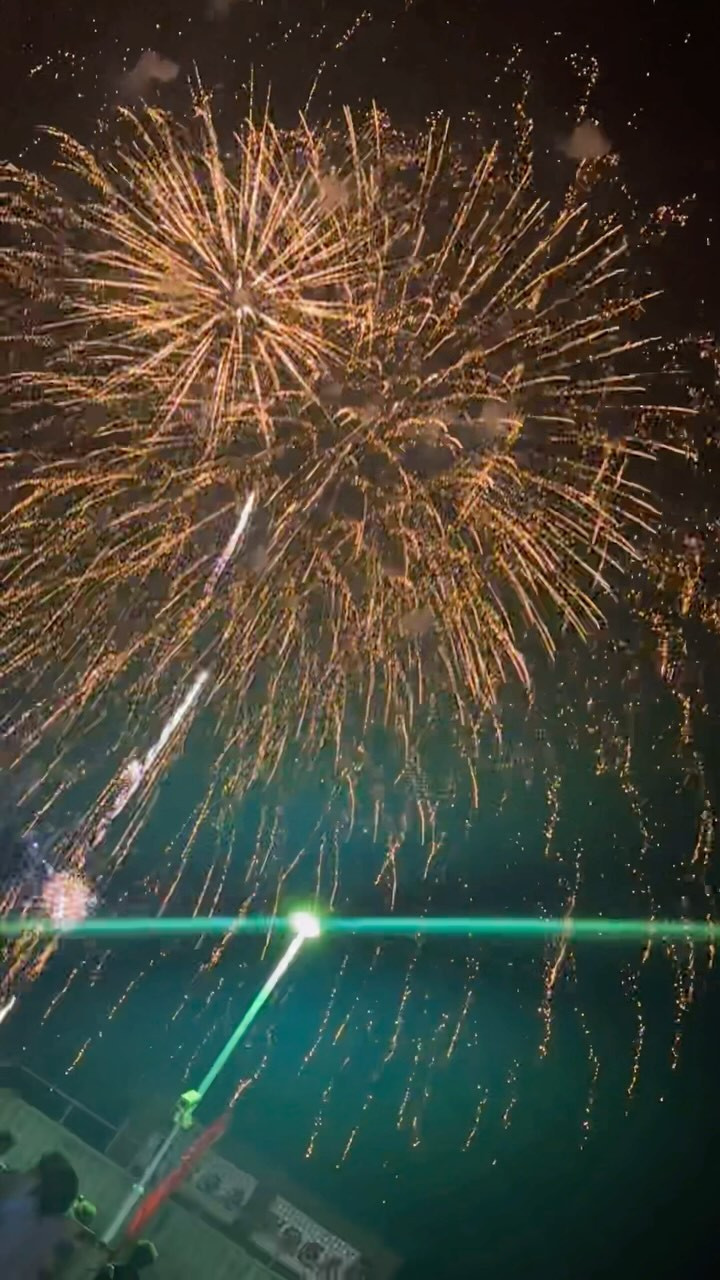 🎆🌺🌈🦋🔥✨
夏には花火大会行けなかったけど行けてよかった🩷
めっきり寒くなっちゃって、相変わらず私は多忙で笑
大和生活にも慣れてきて、ふと1人になると、
大切なものや人がハッキリとしてきた。断捨離の年🩵
Thanxxx @reika_japan #愛息子 #江ノ島花火大会