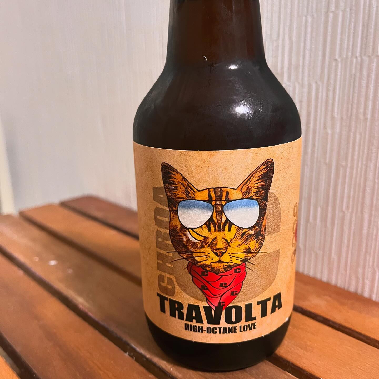 🍺CHROA TRAVOLTA(クロア トラボルタ)🍺

群馬のクラフトビール！😼
完全パケ買い😼

フルーティーで飲みやすい！！
飲んだ後のハーブみたいな華やかな香りが良き💐

裏の説明よくわからん

でも最近こういうよくわからん事言うビール多いよね宇宙ビールとか。

「お前の愛はハイオクか？」

#ビール
#クラフトビール
#志木
#キャバ嬢
#キャバクラ

明日から3日間24,25,26日ハロウィンコスプレイベントですー！！！🎃見に来てねぇ