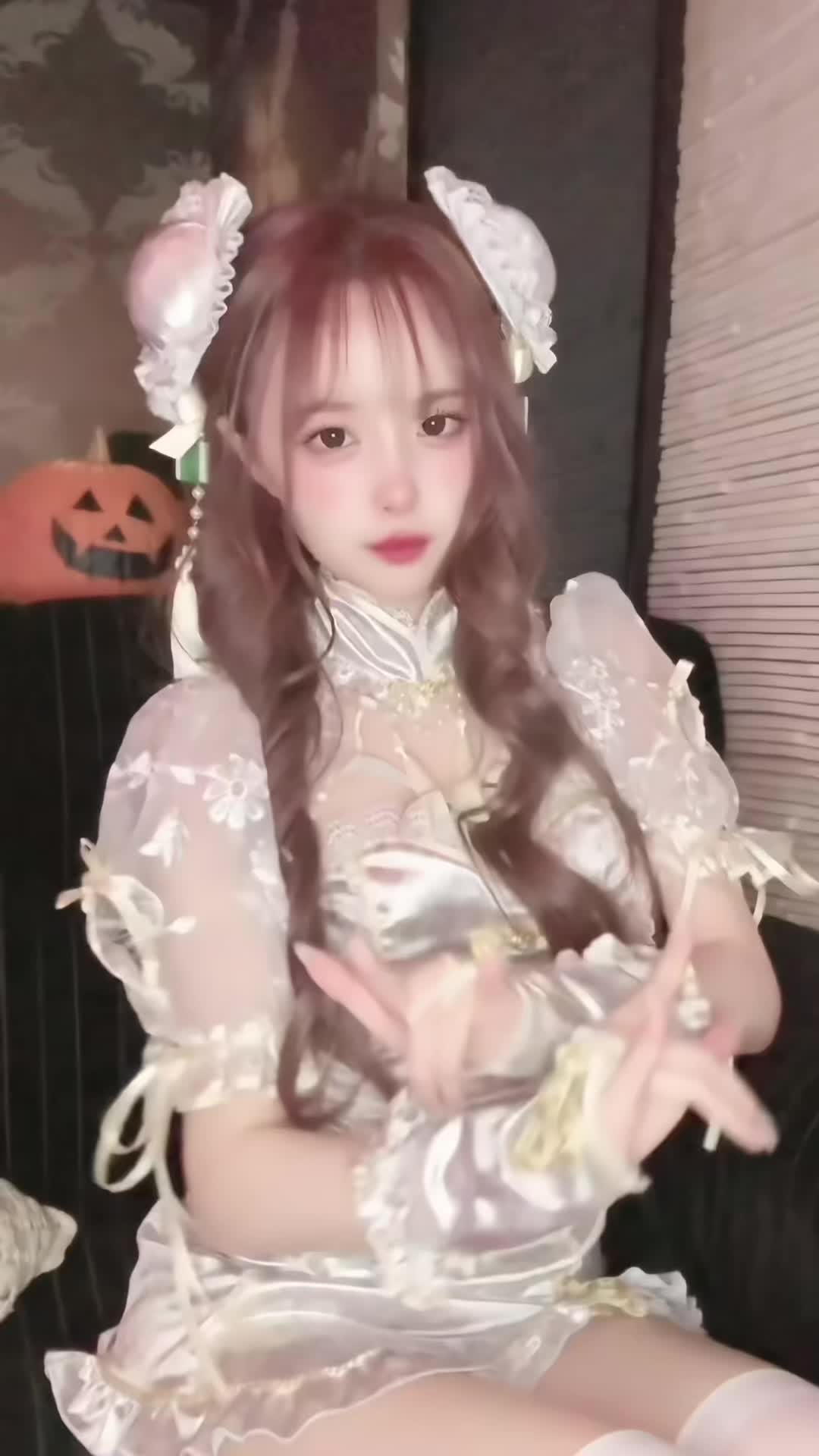 べろべろで20テイクくらいしてたけど1個も成功してなかった🥹՞ . @malymoon   . . #ハロウィン #チャイナドレス #チャイナコス #すすきの