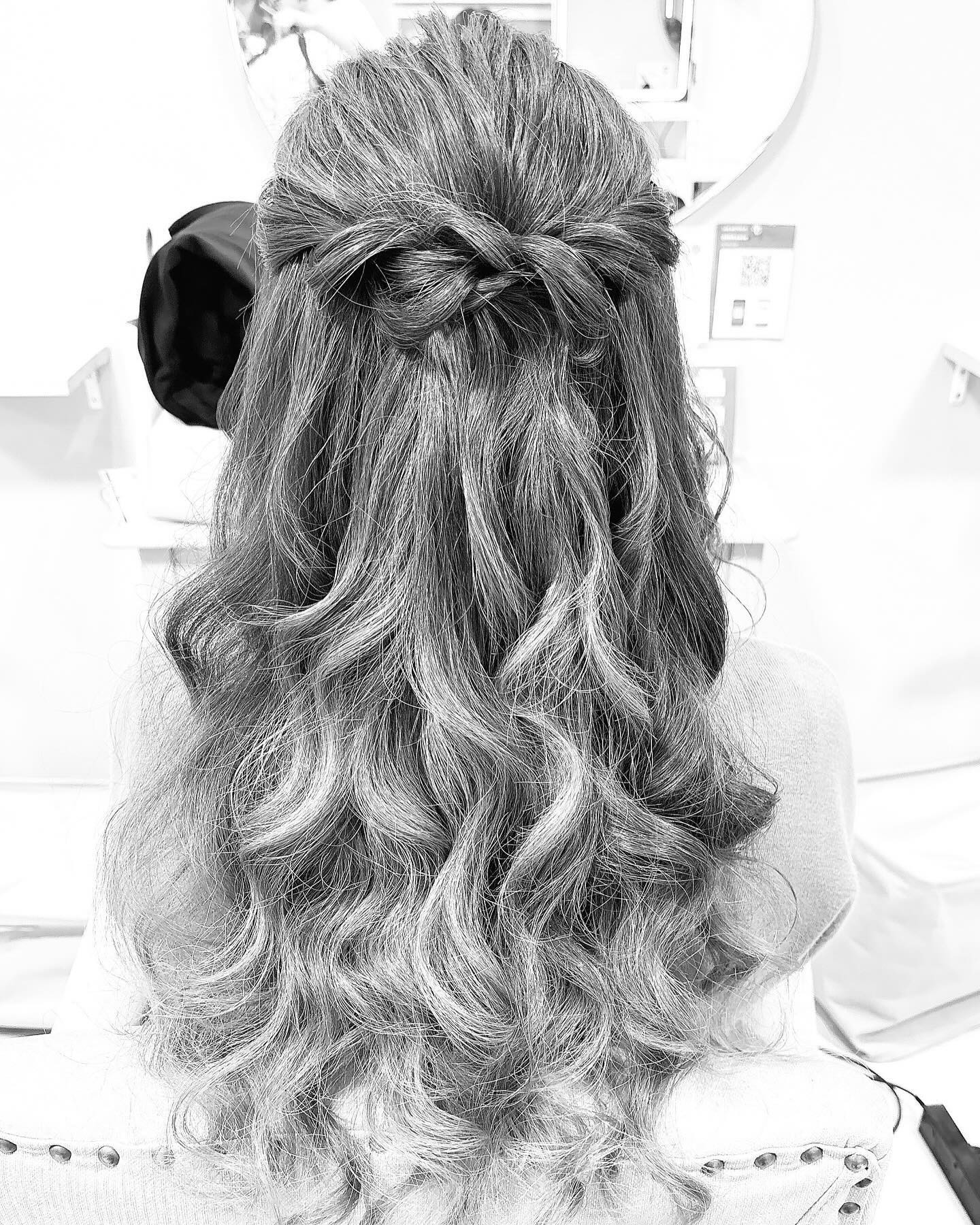 明日からまた連休ですね@clubgalle2580 #東陽企画グループ #東陽企画 #トキオ観光 #第21桂和ビル #第21桂和ビル6階 #くらぶ我礼 #クラブ我礼 #我礼 #クラブガレ