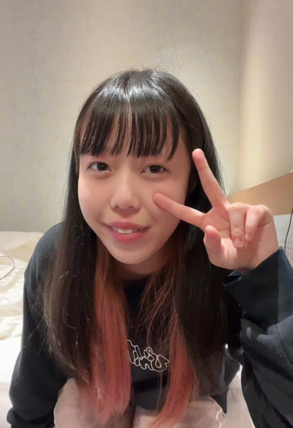 みお、踊れるんです。 これは去年受けたあいたまさんのタットWSのコレオ.ᐟ‪.ᐟ‪ 🏷︙#初投稿 #新潟 #新潟駅前 #新潟ガルバ #ガールズバー #ビビデバ #ビビデバ踊ってみた #タット #タットダンス @girl's bar ROYALONE