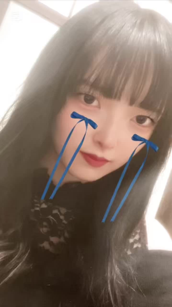 今回はまなちゃんのソロです！ 今月で卒業しちゃうまなちゃんに会えるのは22日まで😢 3/21、22はまなちゃんの卒業イベントですので最後に会えるチャンスです！ ぜひ会いにいらしてください！ #スナック #新潟駅前 #snackamie #新潟 #オススメ #バズれ