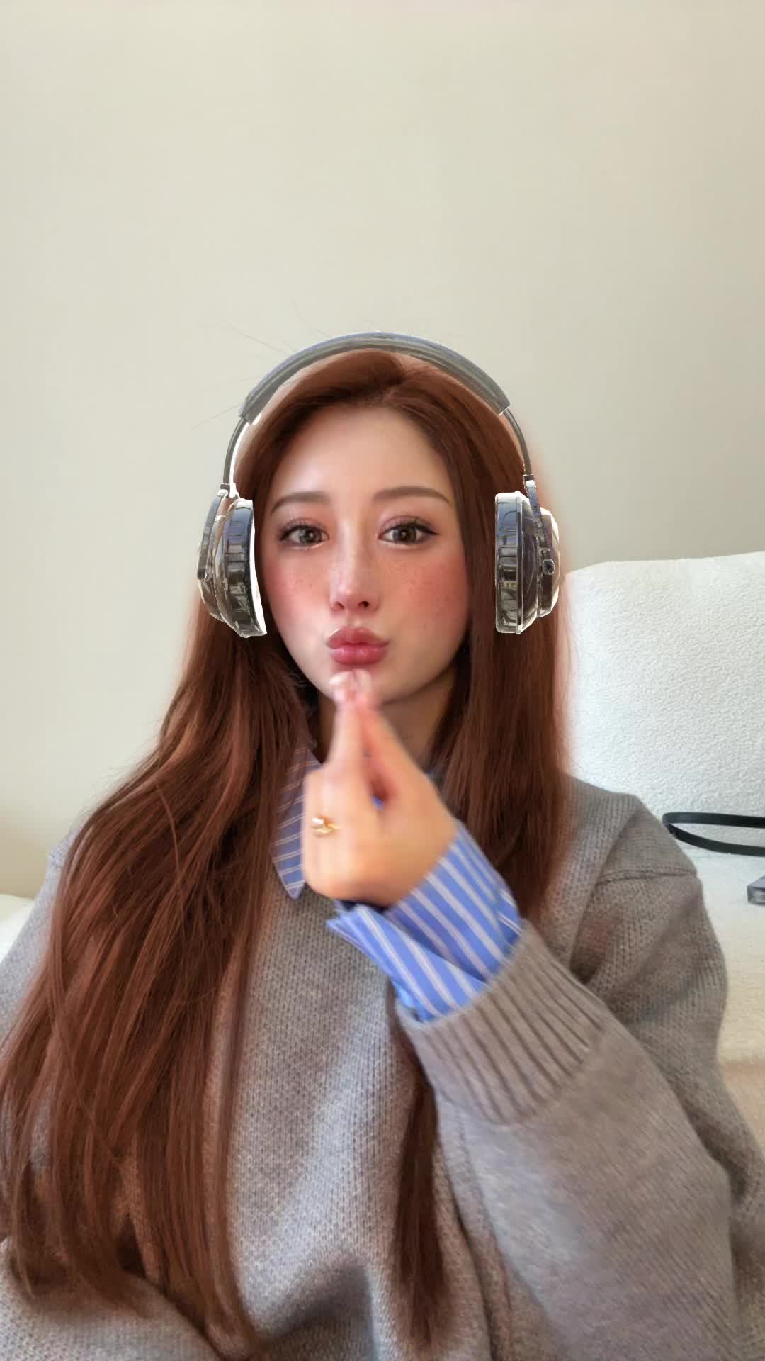 なんて言ってるんだ？？☹️🍒 #冬と春のホテルキャンペーン #双子キャバ嬢 #双子 #一卵性双生児 #おすすめ #北新地キャバクラ #北新地レイズ #レイズレア